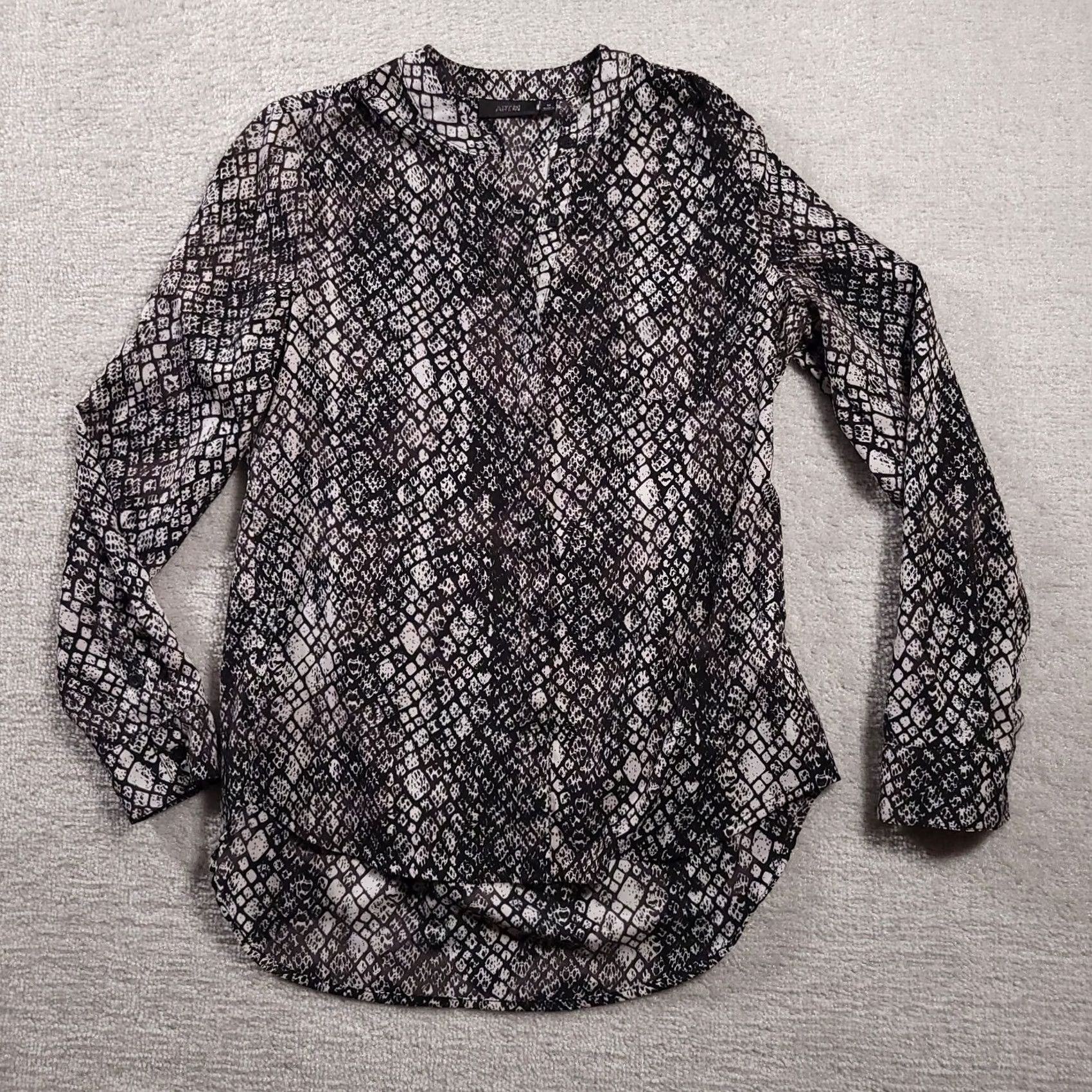 Apt. 9 Apt. 9 Shirt Women's Medium Black Long Sleeve V Neck Snake Print Button Up Size M / US 6-8 / IT 42-44 - 2 Thumbnail