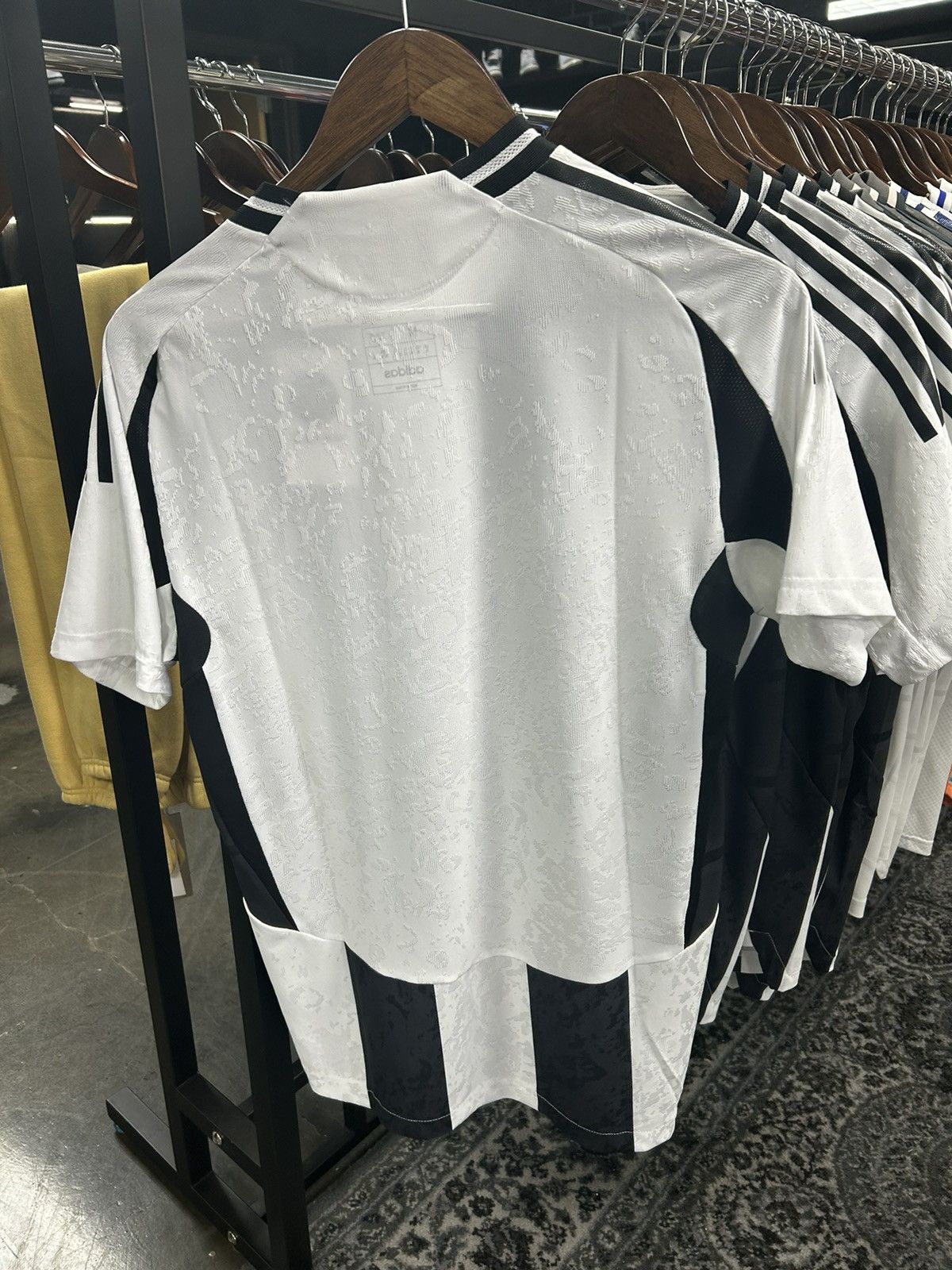 Adidas 2024 Juventus home jersey Size US M / EU 48-50 / 2 - 3 Thumbnail