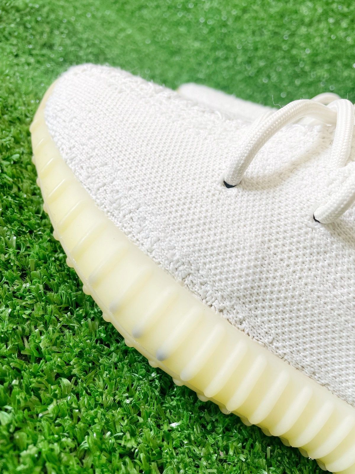 Adidas × Kanye West Adidas Yeezy Boost 350 V2 Cream White Size 40 SS18 Size US 7 / EU 40 - 2 Thumbnail