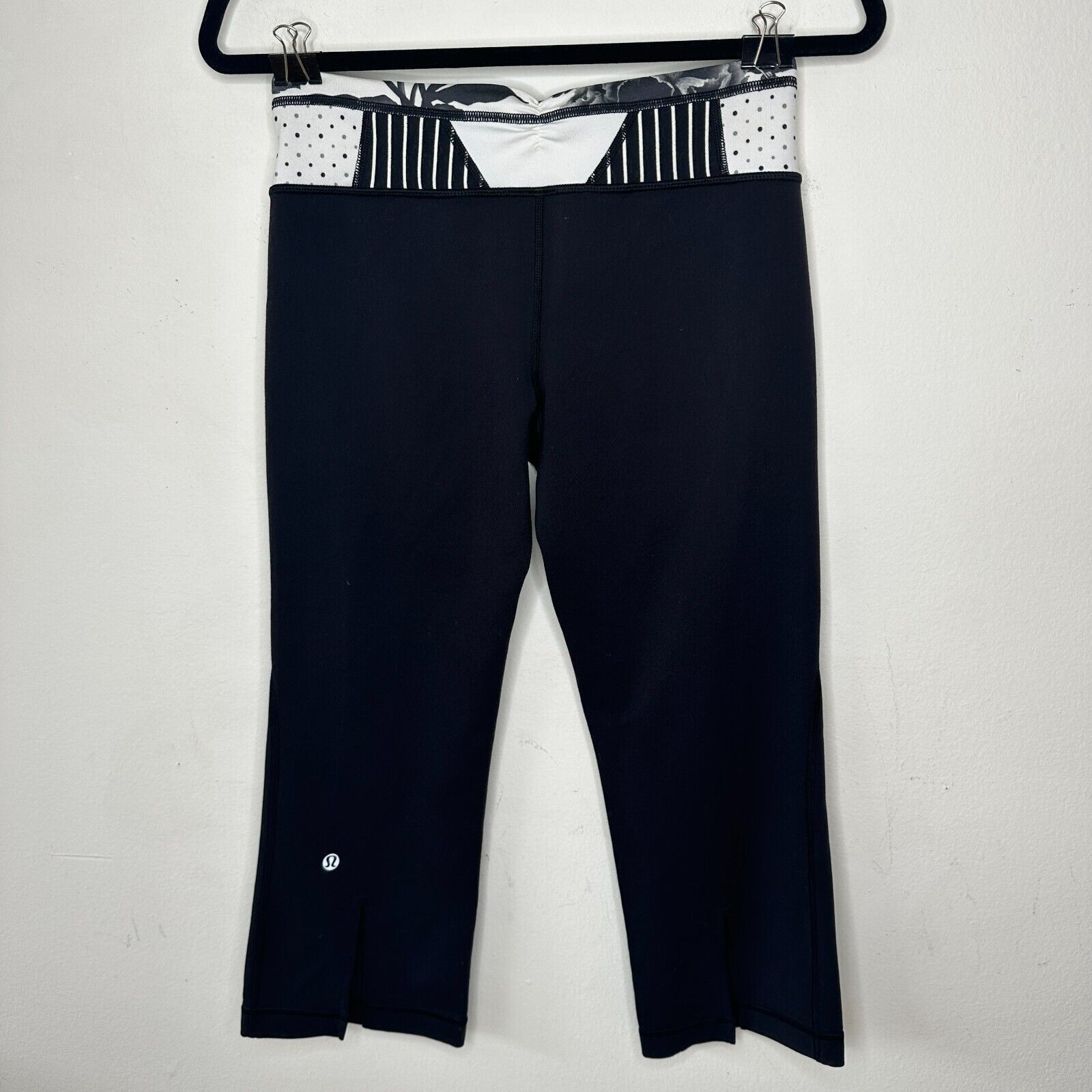 Lululemon Lululemon Black Wide Crop Legging Floral Stripe Waistband 6 Size 28" / US 6 / IT 42 - 3 Thumbnail