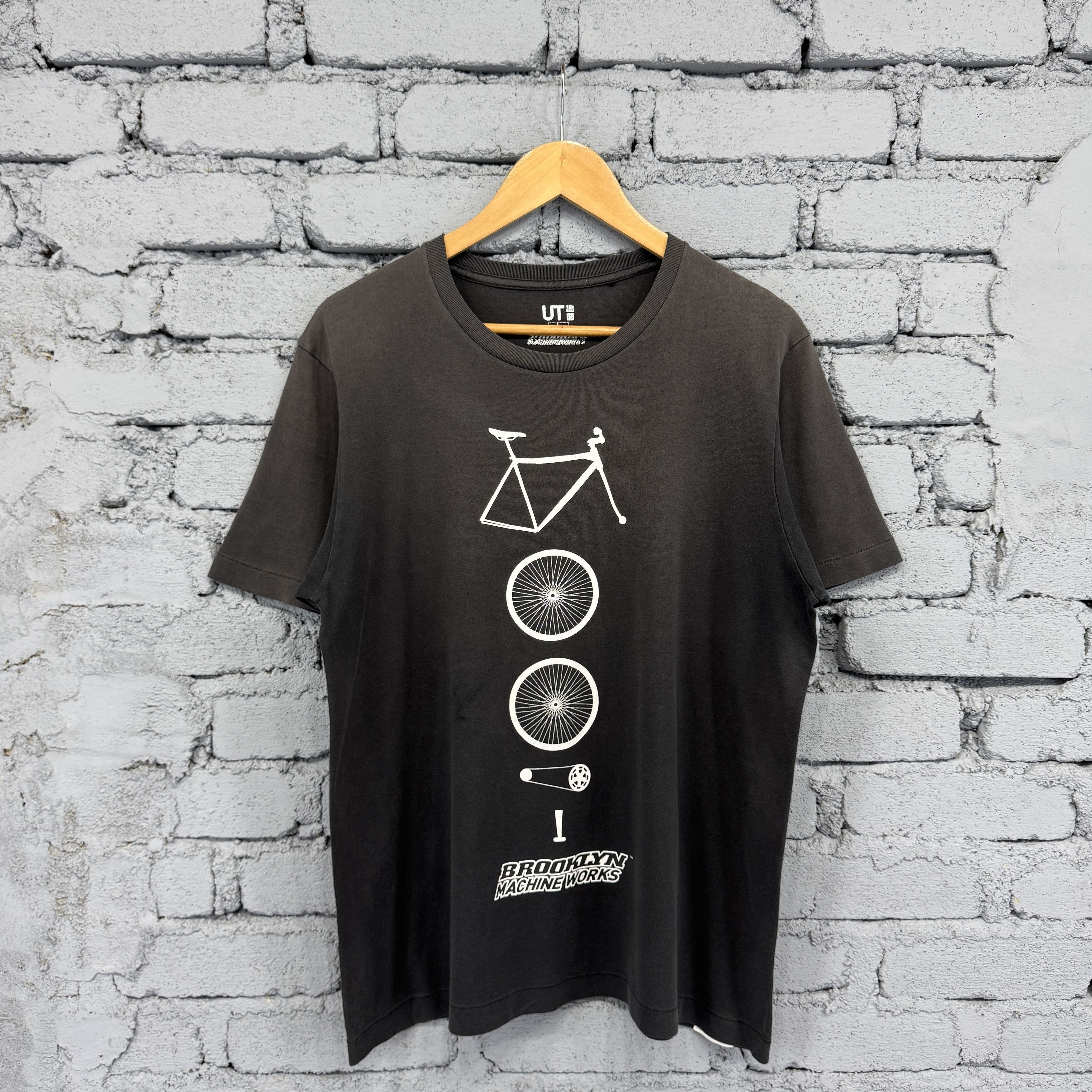 Uniqlo Vintage UT Brooklyn Machine Work Sunfaded Tshirt Size US L / EU 52-54 / 3 - 1 Thumbnail