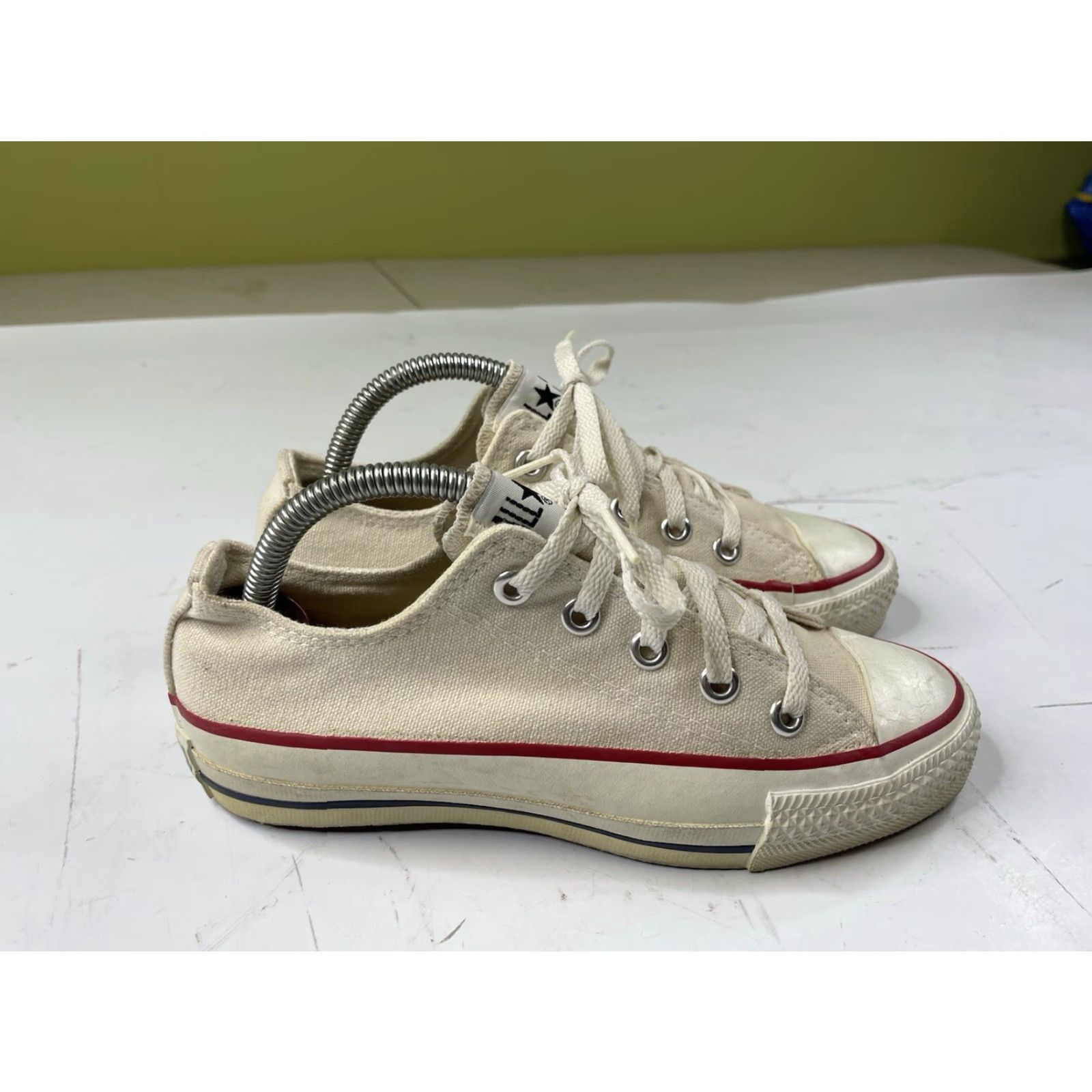 Converse VINTAGE Converse Men’s Sz 3.5 White Canvas Low Top Sneakers Shoes Shoes Size US S / EU 44-46 / 1 - 2 Thumbnail