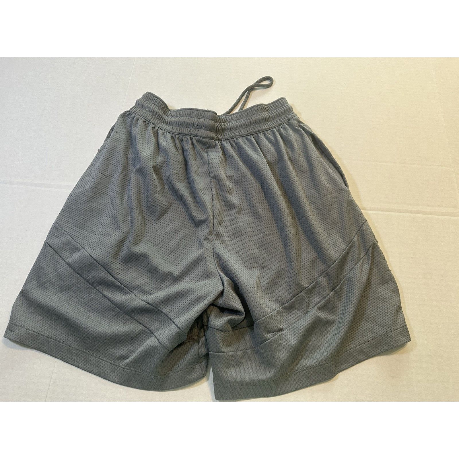Nike Nike Icon Dri Fit Shorts Gray Medium Basketball drawstring Size US 26 / EU 42 - 12 Thumbnail