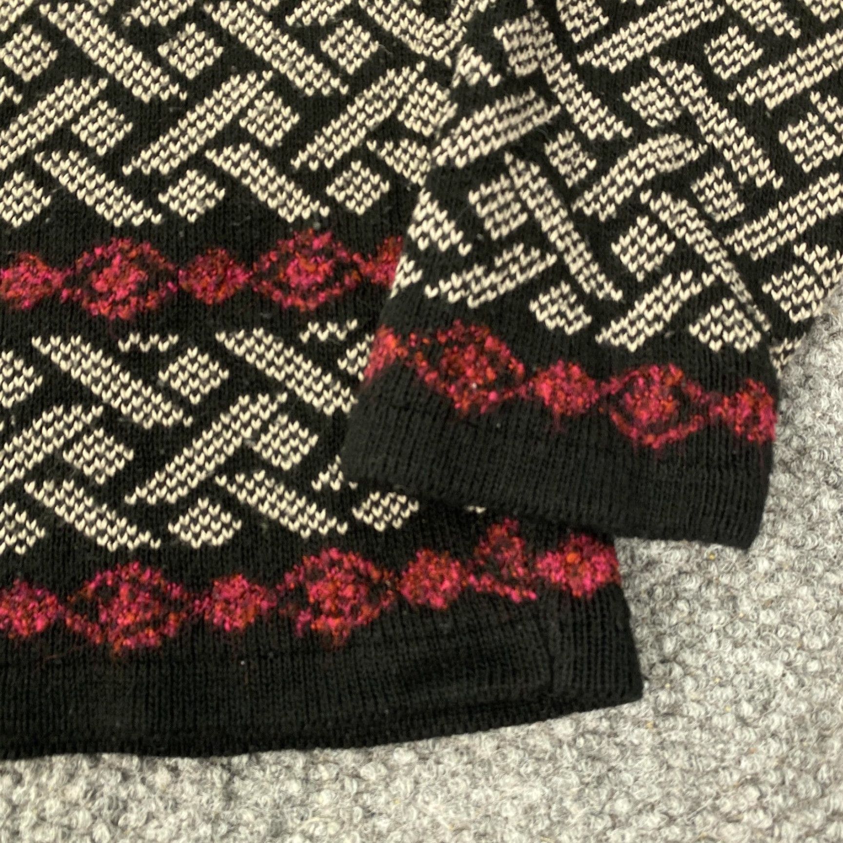 Vintage VINTAGE Cristina Cardigan Shirt Womens Medium Black Geometric Knit 100% Acrylic USA Womens Medium Cardigan Size M / US 6-8 / IT 42-44 - 2 Thumbnail