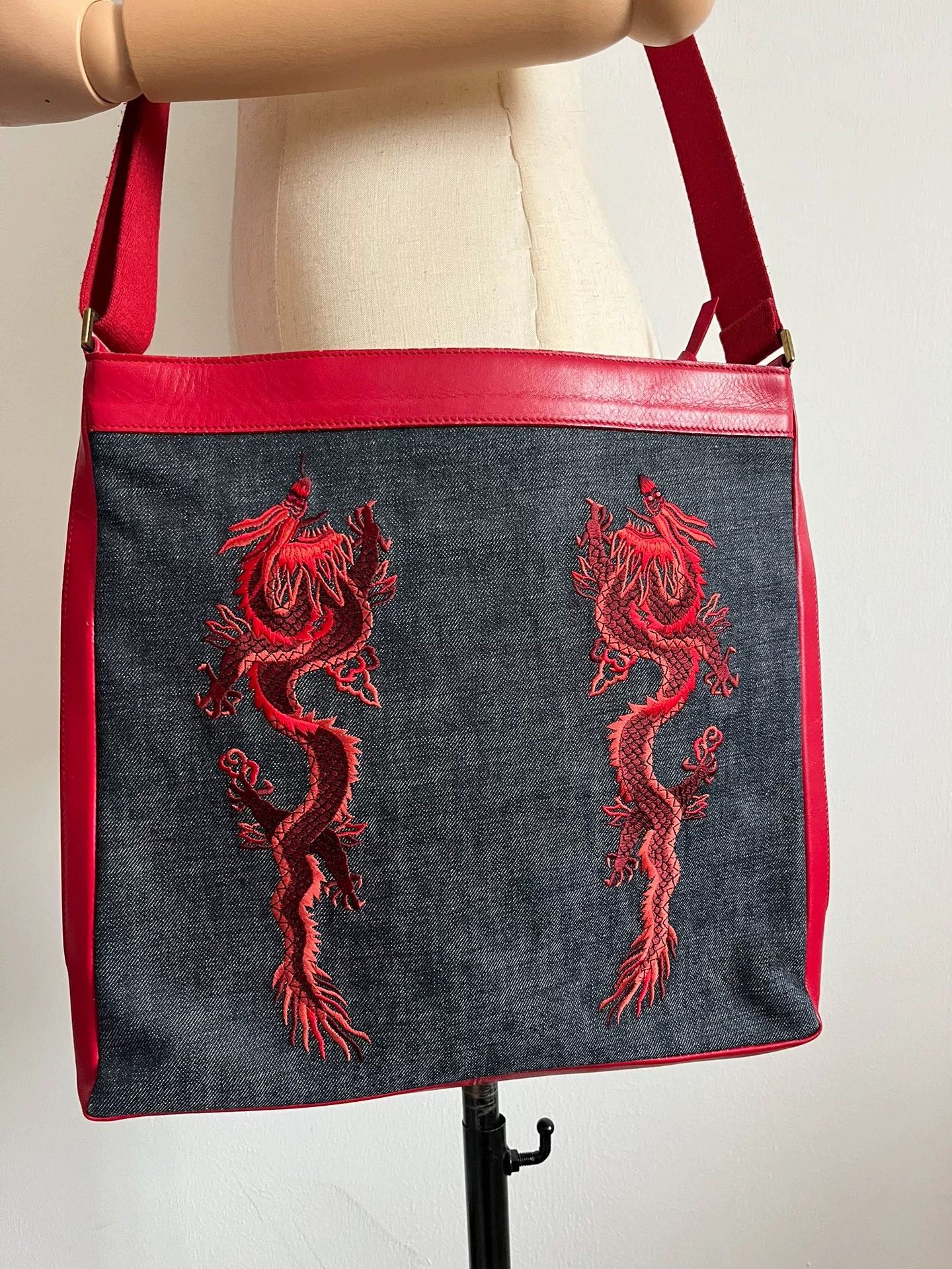Vivienne Tam Vivienne Tam Dragon Crossbody Bag Size ONE SIZE - 1 Thumbnail
