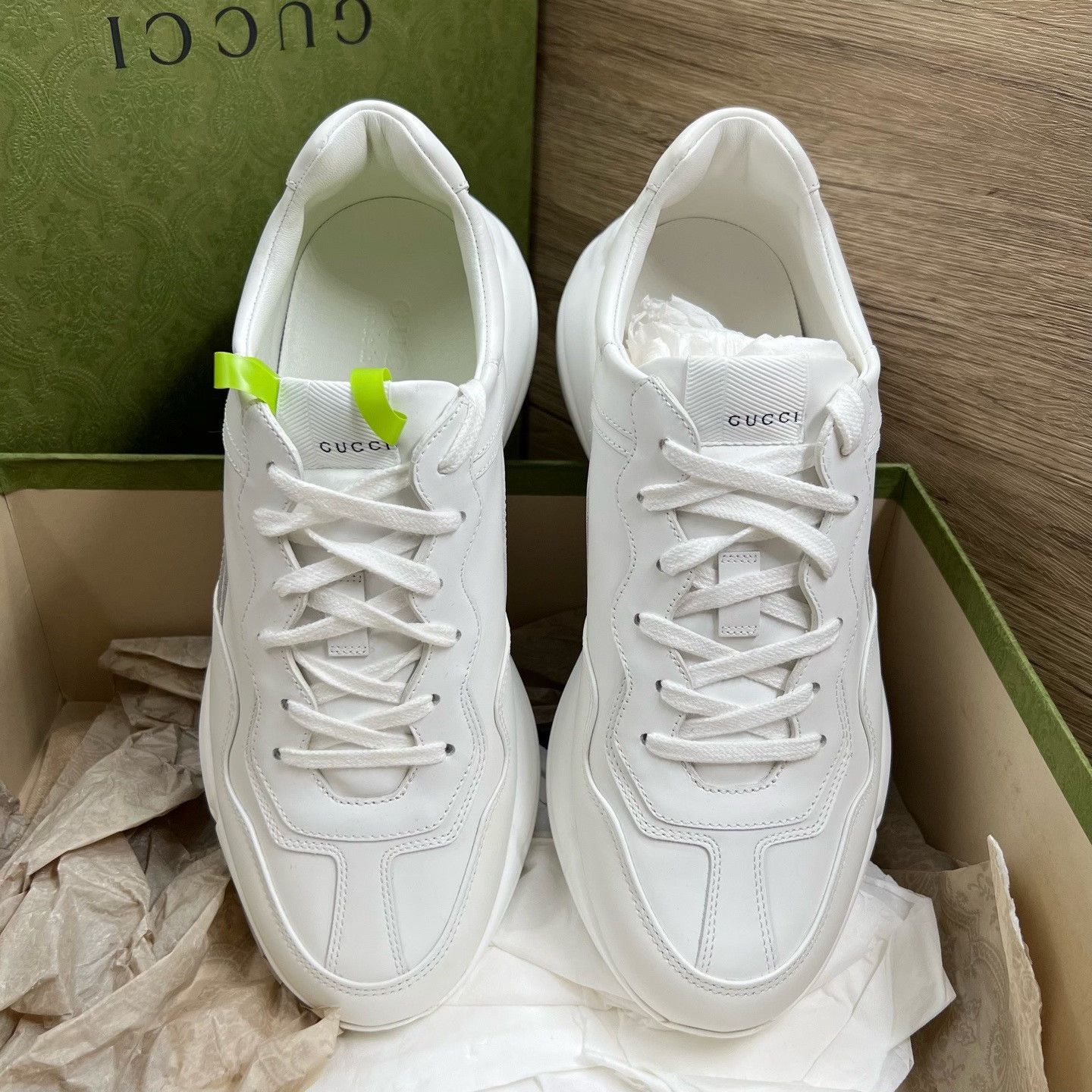 Gucci Gucci White Lowtop Sneakers 9 Men Size US 9 / EU 42 - 1 Thumbnail