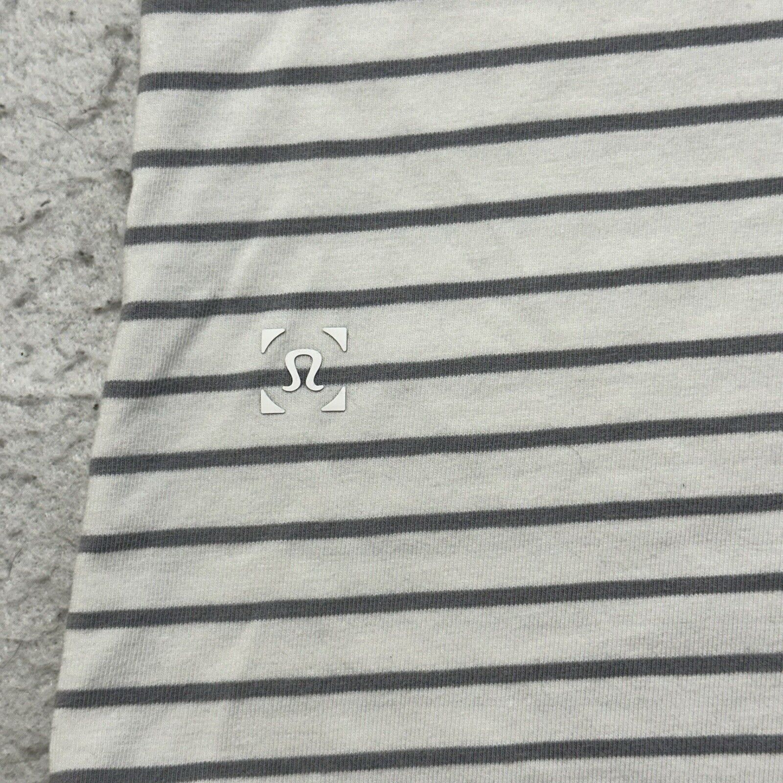 Lululemon Lululemon Medium Gray White Striped T Shirt Pima Cotton Size US M / EU 48-50 / 2 - 12 Thumbnail