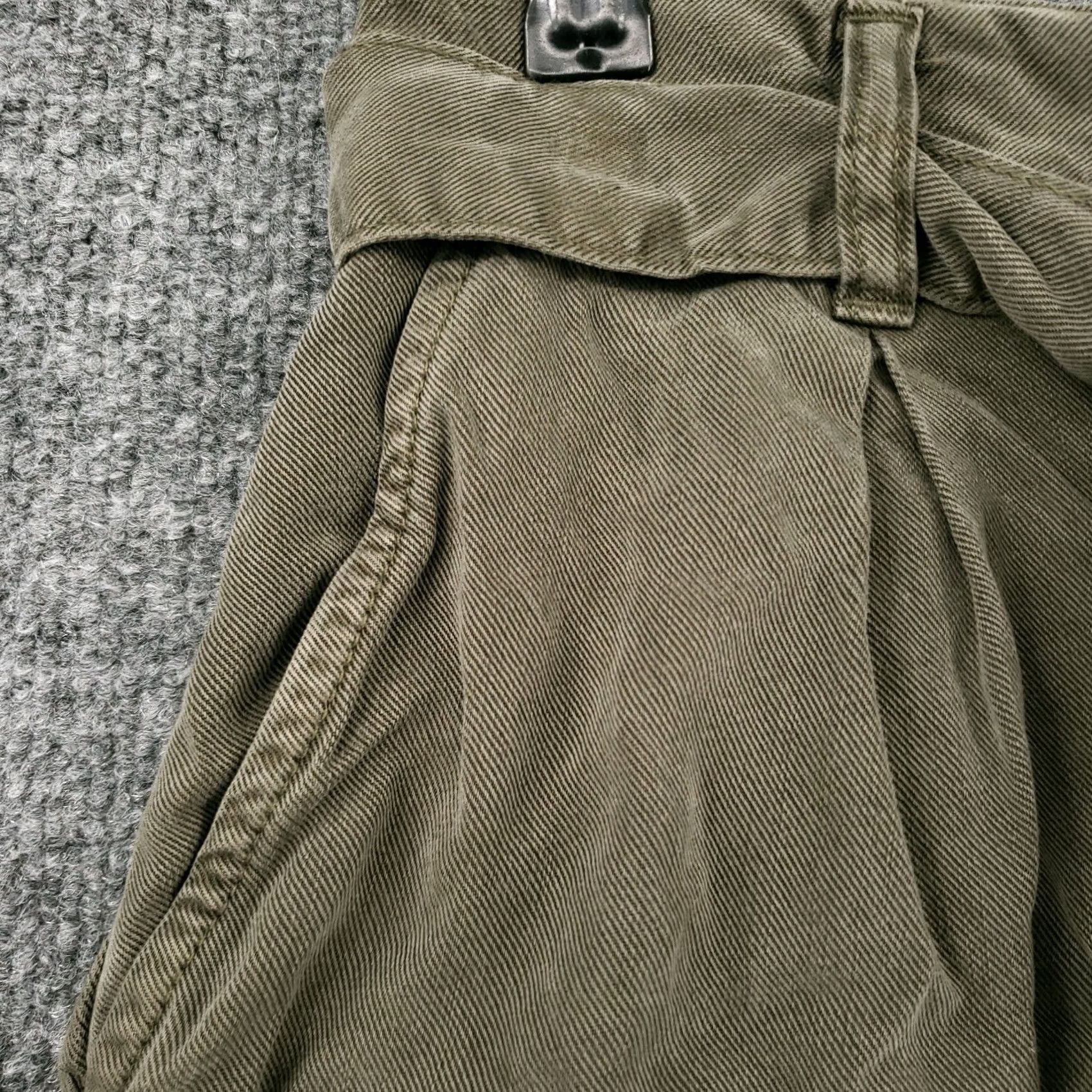 H&M H&M L.O.G.G Shorts Womens 2 Green Chino High Rise Belted Pleated Front Cotton Size 42" / US 20 - 6 Thumbnail