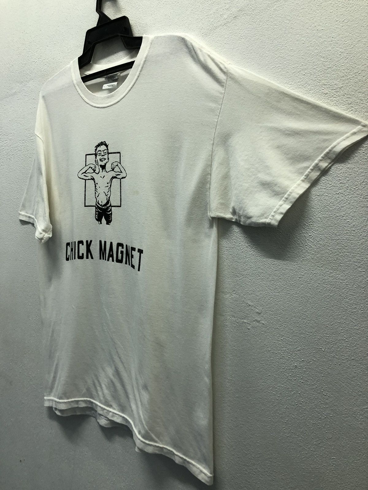 Gildan Vintage Gildan Chick Magnet T-Shirt Size US L / EU 52-54 / 3 - 5 Thumbnail