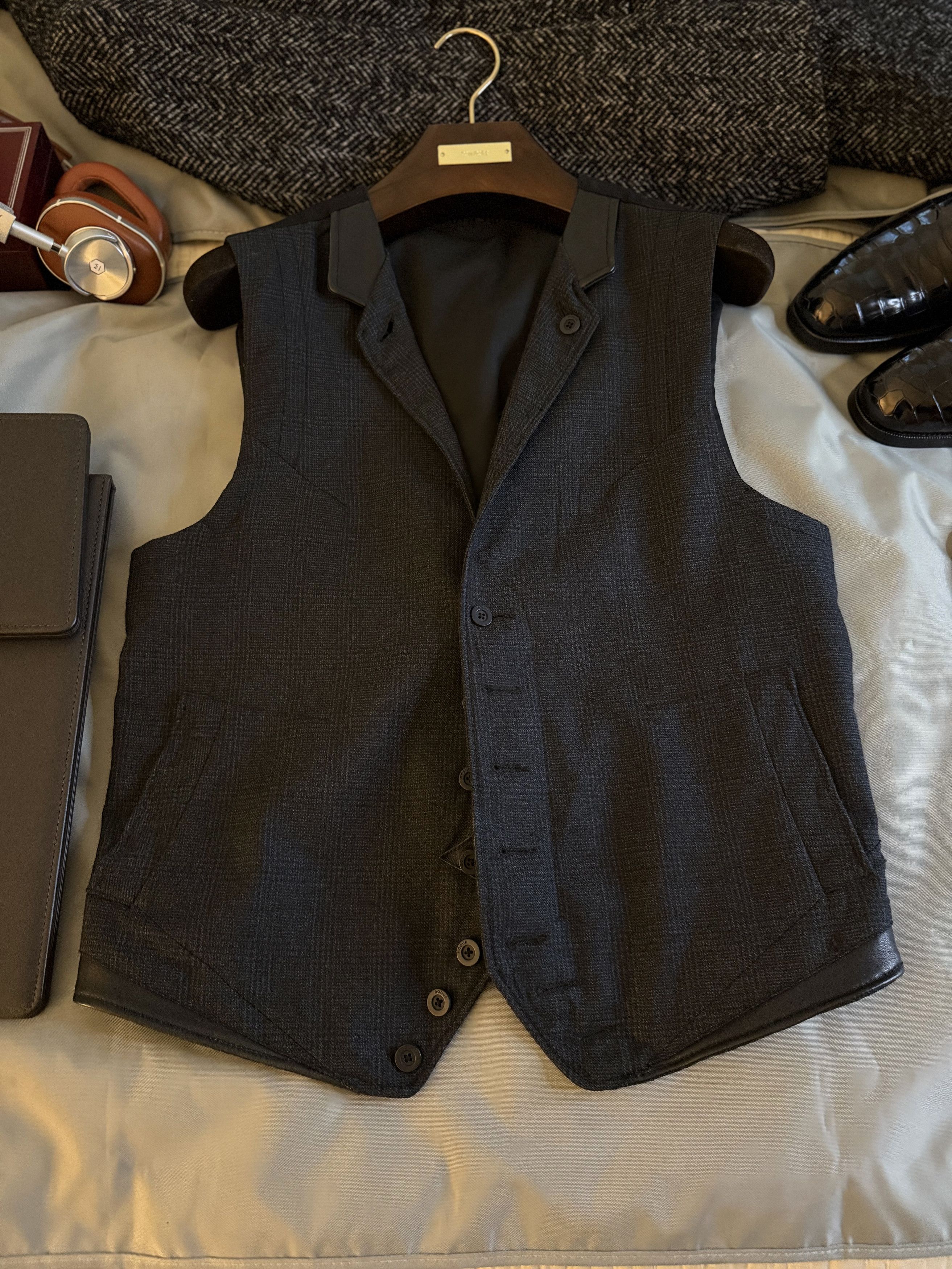 Rogue Effortless Cool ROGUE Leather Accent Vest, Badass Details Size 40R - 3 Thumbnail