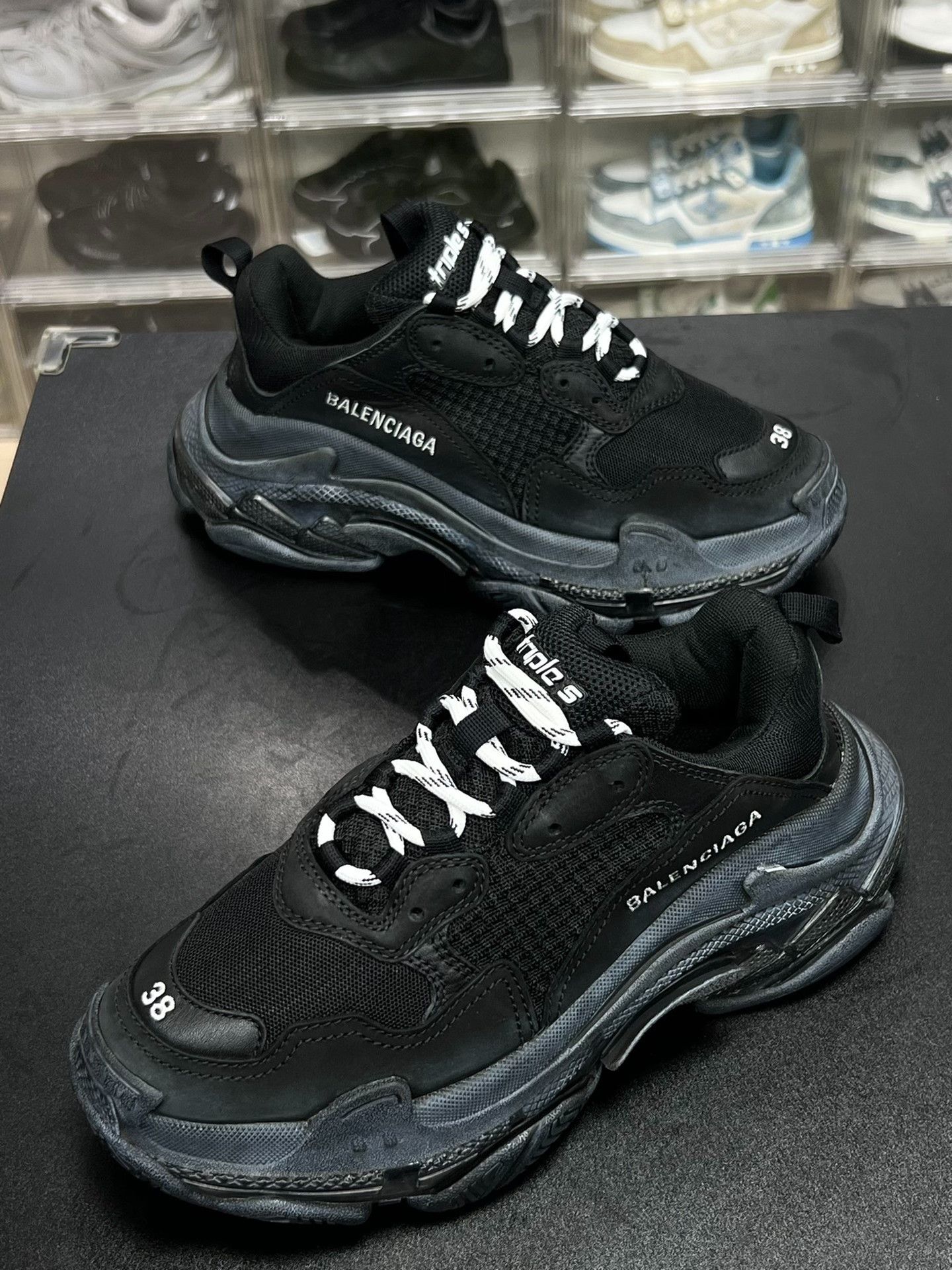 Balenciaga Balenciaga Black Lowtop Sneakers 5.5 Men Size US 5.5 / EU 38 - 1 Thumbnail