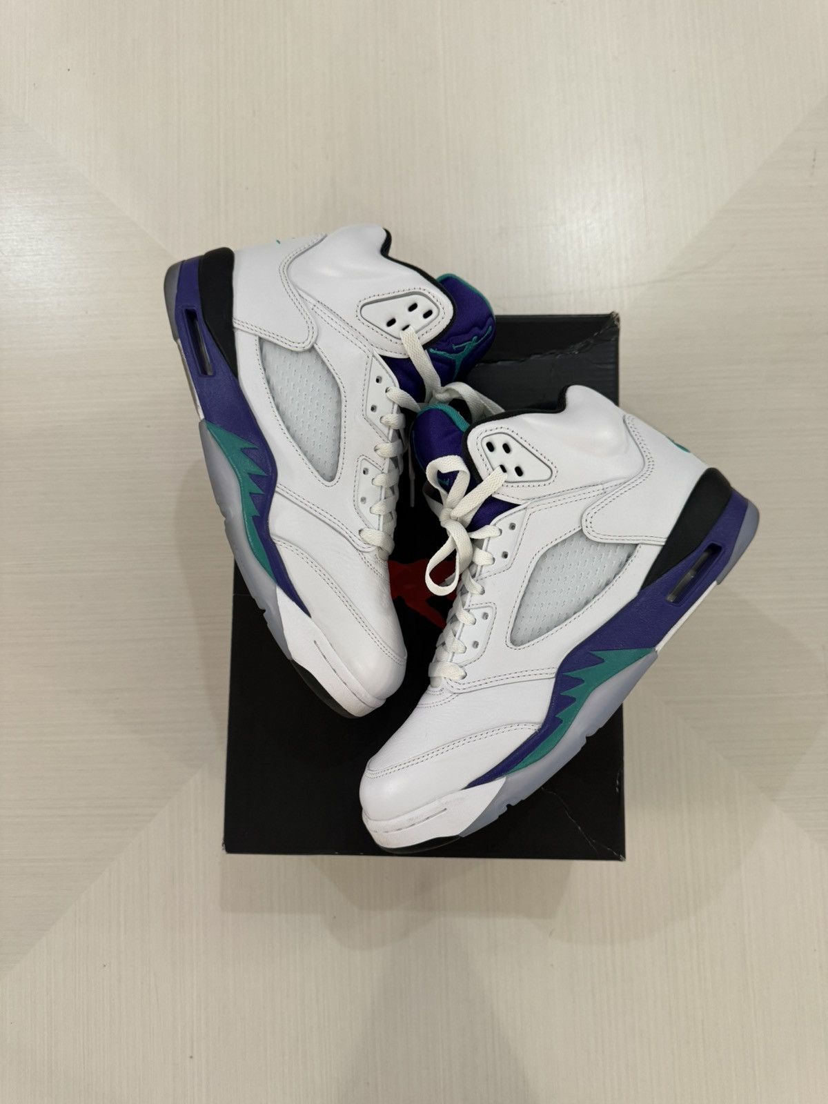 Jordan Brand Nike Air Jordan 5 Grape White Emerald HQ7979-100 Used sz 9.5 Size US 9.5 / EU 42-43 - 3 Thumbnail