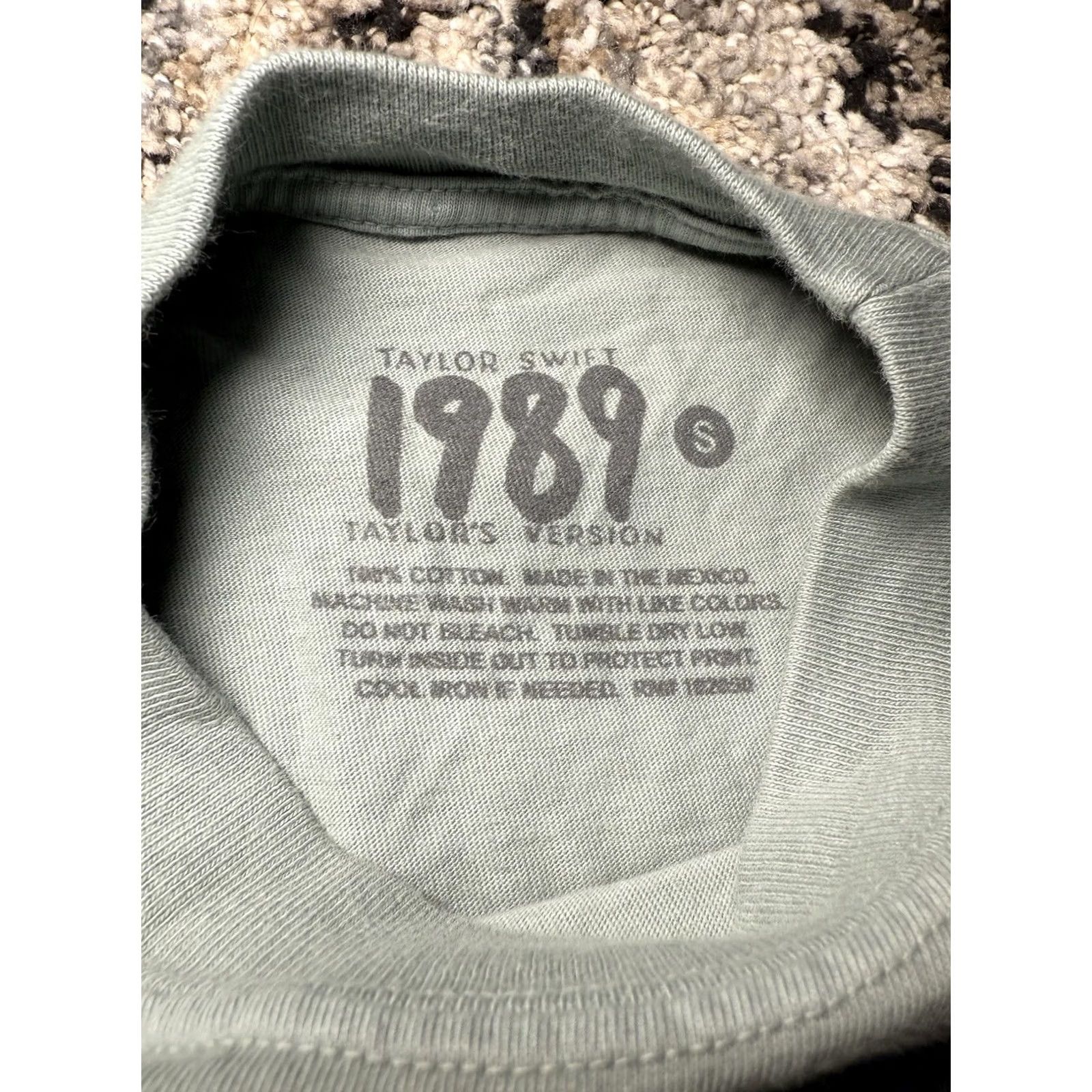 Vintage VINTAGE 1989 Taylor Swift Taylor's Version Long Sleeve Shirt Adult Small Official Merch Unisex Adults S Green Music Mens Womens Boys Girls Size US S / EU 44-46 / 1 - 3 Thumbnail