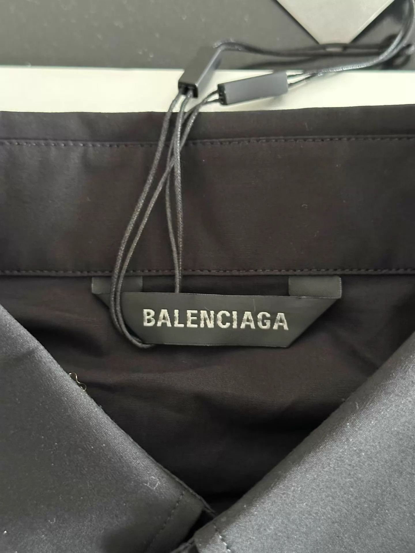 Balenciaga Balenciaga Tape Short-Sleeve Shirt 40 New Size US M / EU 48-50 / 2 - 3 Thumbnail