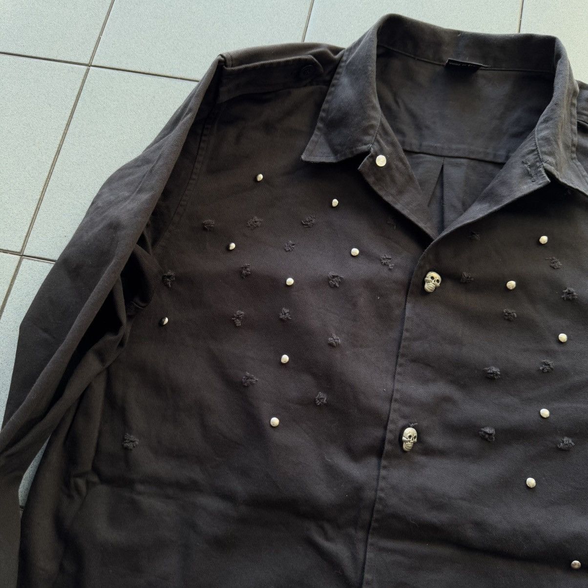 Japanese Brand 2000s Badger Anarchy Punk Skull Button Distressed Shirt Size US L / EU 52-54 / 3 - 3 Thumbnail