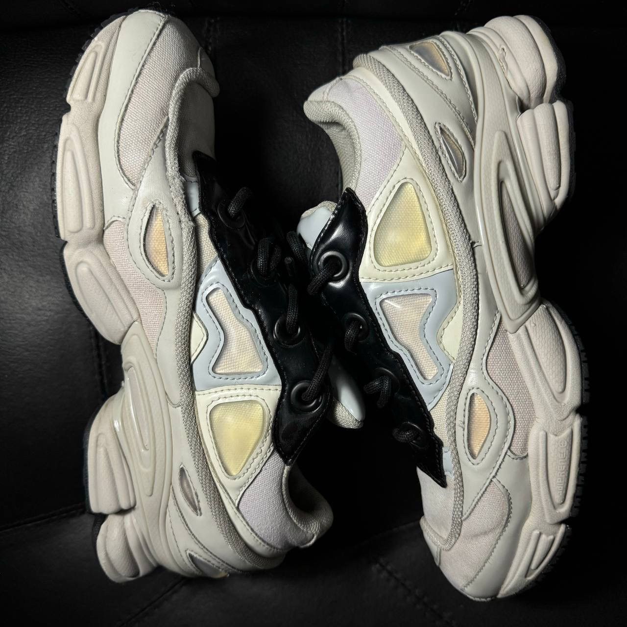 Adidas × Raf Simons 7us Adidas Raf Simons Ozweego Cream White Size US 7 / EU 40 - 5 Thumbnail