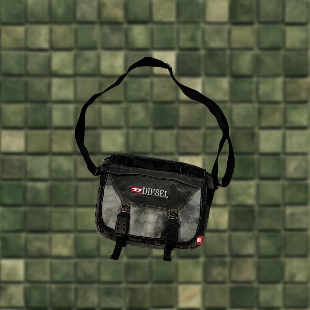 Diesel VINTAGE Diesel Shoulders Bag Military Crossbody Men Y2K Messenger Bag USA Size ONE SIZE - 1 Thumbnail