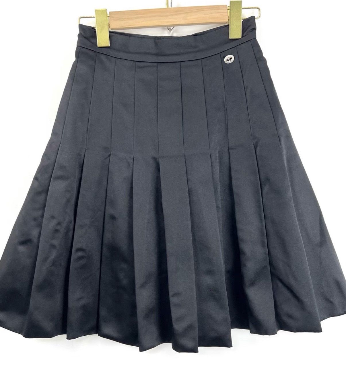Chanel Chanel Black Satin Small Logo Pleated Skirt K12 Size 24" / US 00 / IT 34 - 1 Thumbnail