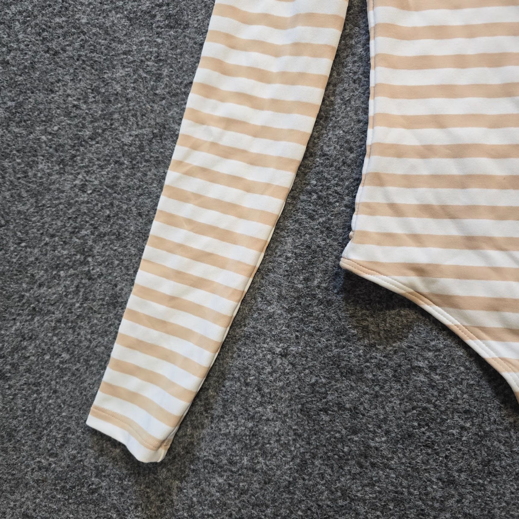 Aritzia Aritzia Babaton Bodysuit Womens XS Beige White Striped Long Sleeve Square Neck Casual Shirt Size XS / US 0-2 / IT 36-38 - 4 Thumbnail