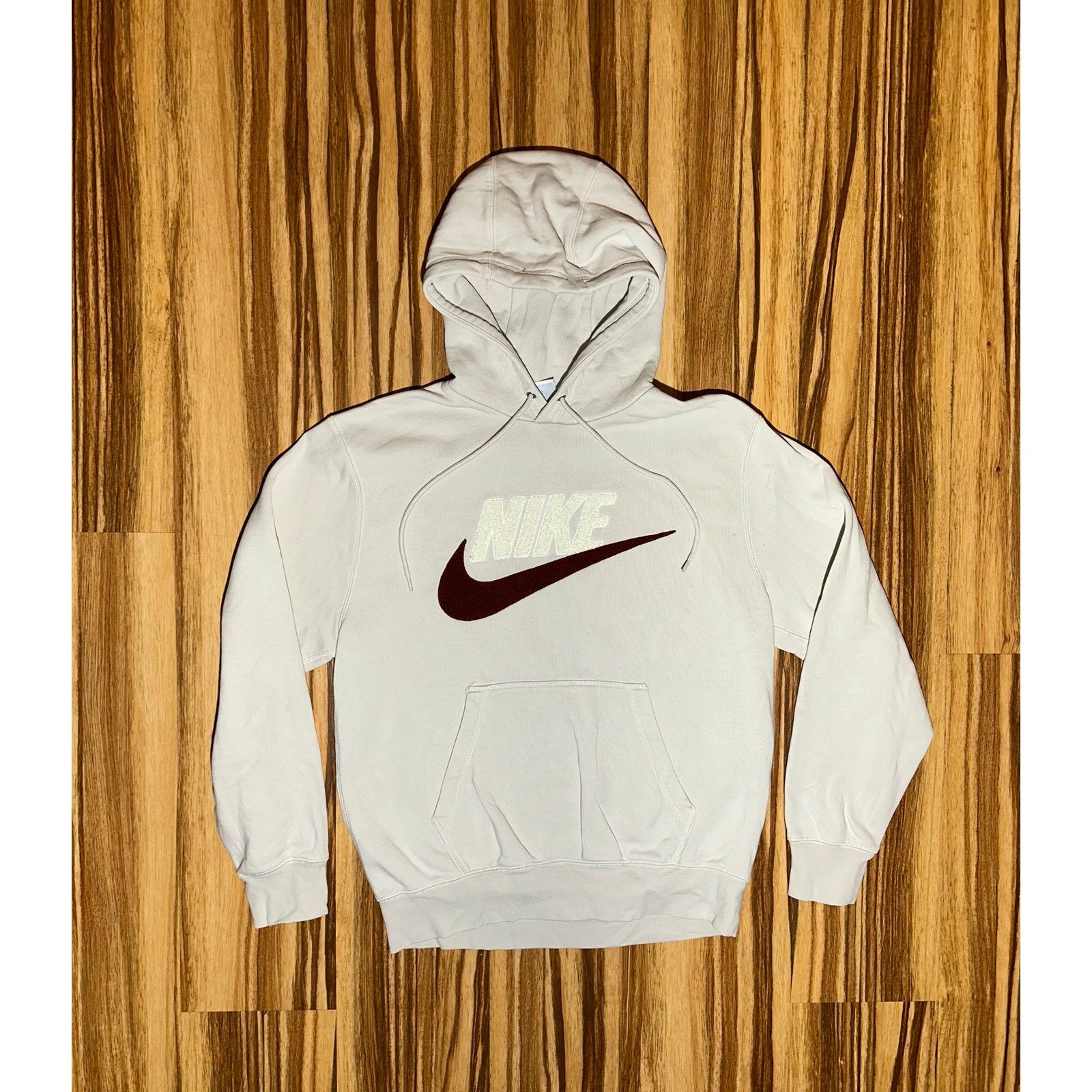 Nike Nike white And Burgundy Hoodie Size Small Size US S / EU 44-46 / 1 - 1 Thumbnail