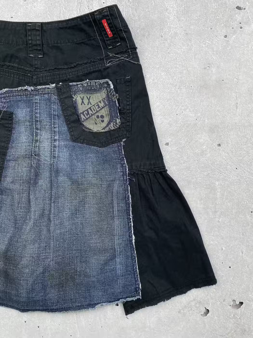 Vintage Vintage Denim Insert Worn Mini Skirt Size 30" / US 8 / IT 44 - 8 Thumbnail