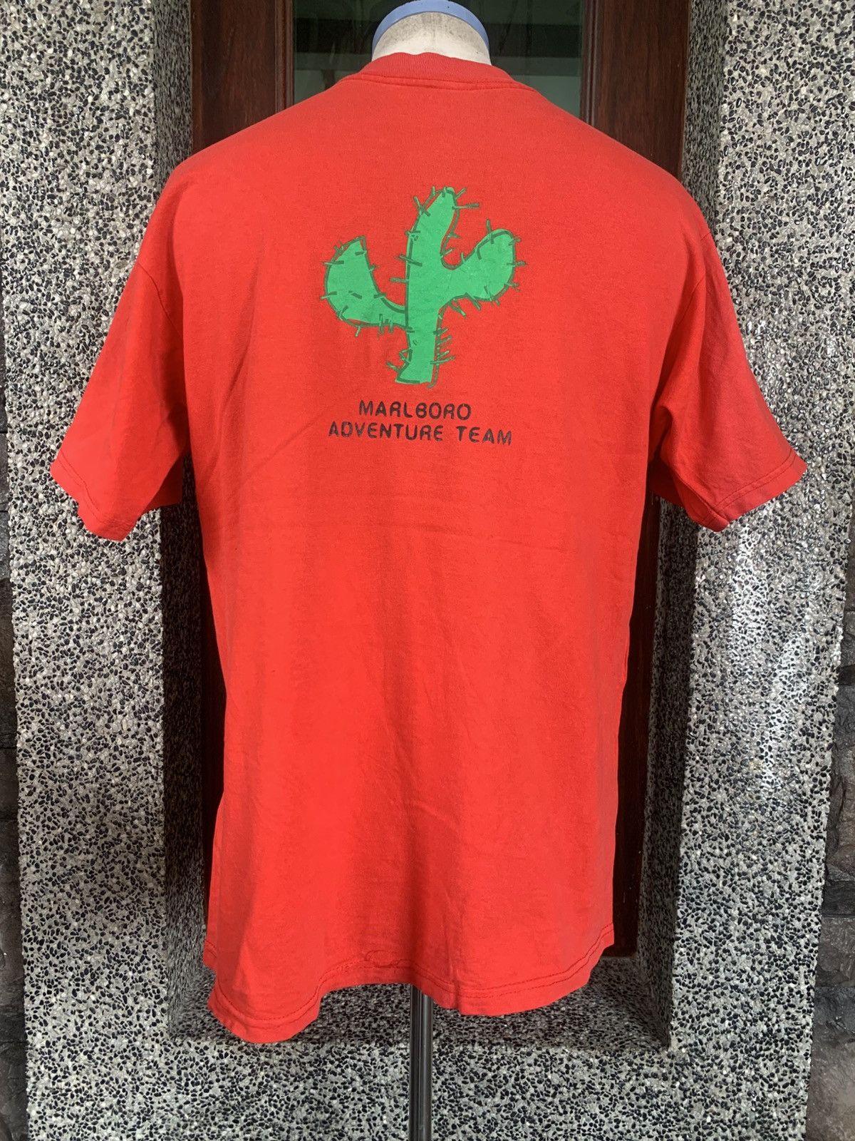 Marlboro Adventure Team × Vintage Vintage 90s Marlboro Adventure Team T shirt Size US L / EU 52-54 / 3 - 1 Thumbnail