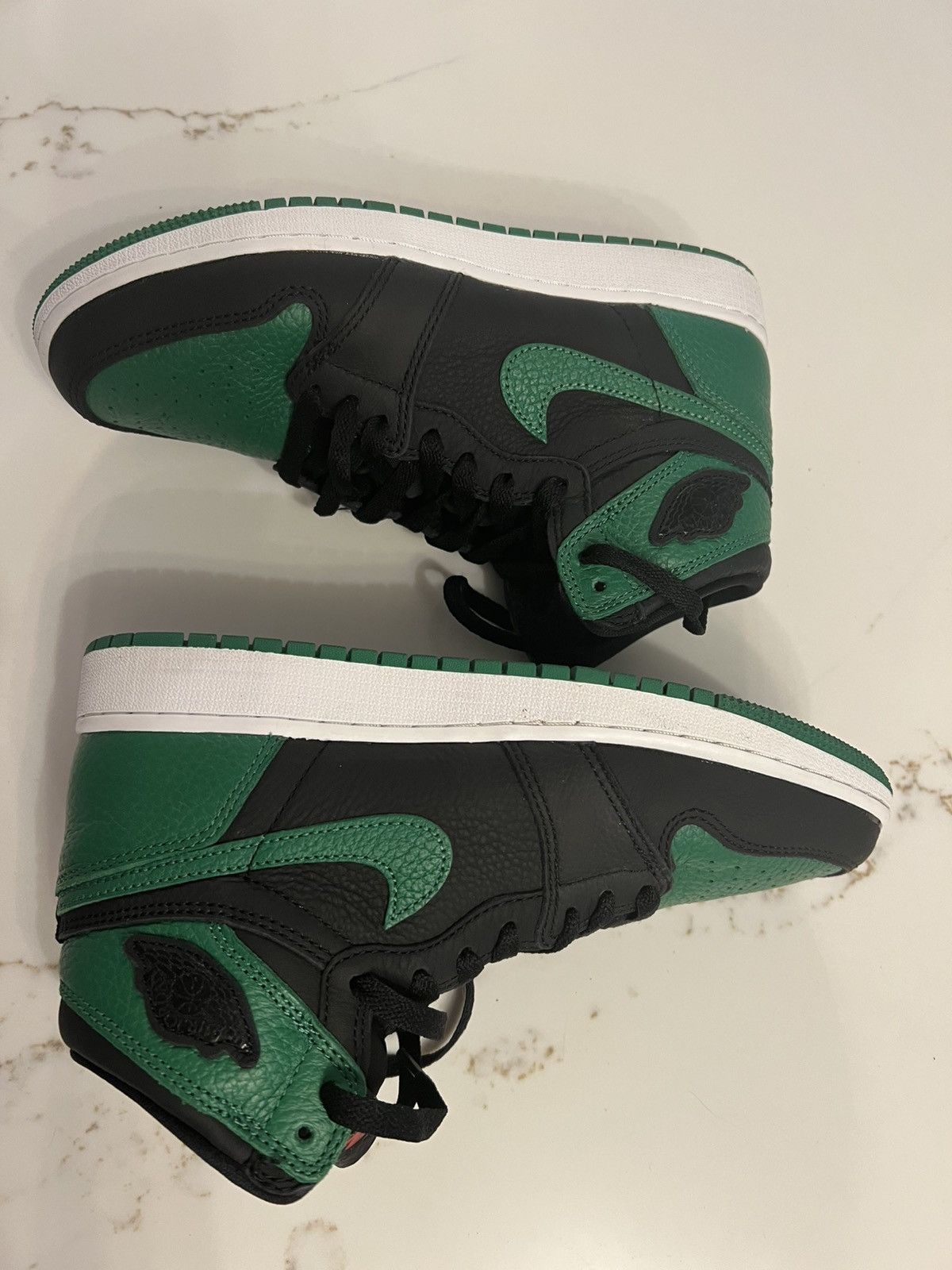 Nike Air Jordan 1 retro high OG ‘Pine Green 2.0’ Size US 6 / EU 39 - 1 Thumbnail