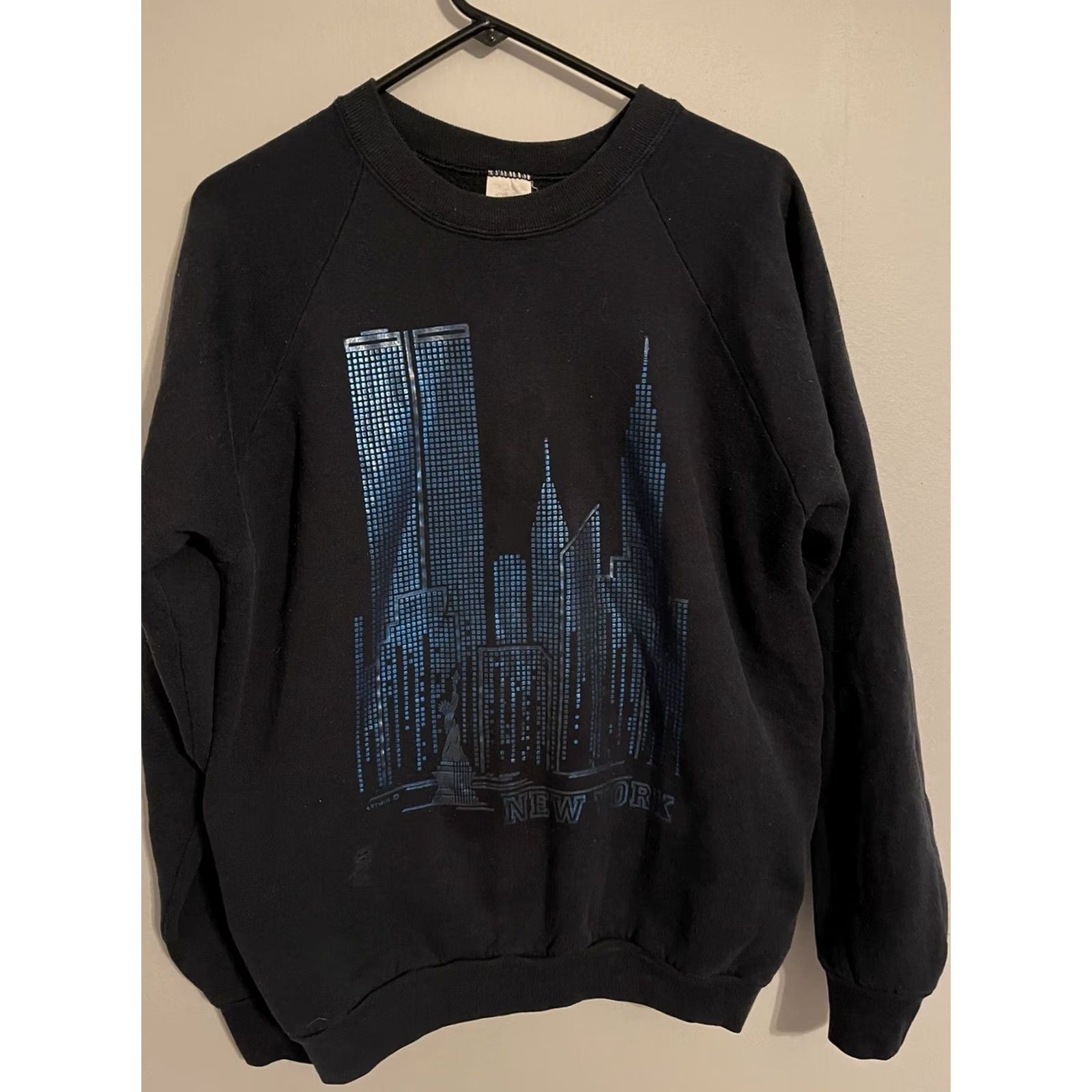 Fruit Of The Loom VINTAGE Fruit of the Loom Black Crewneck Sweatshirt XL City Skyline Statue of Liberty Mens Size US XL / EU 56 / 4 - 2 Thumbnail