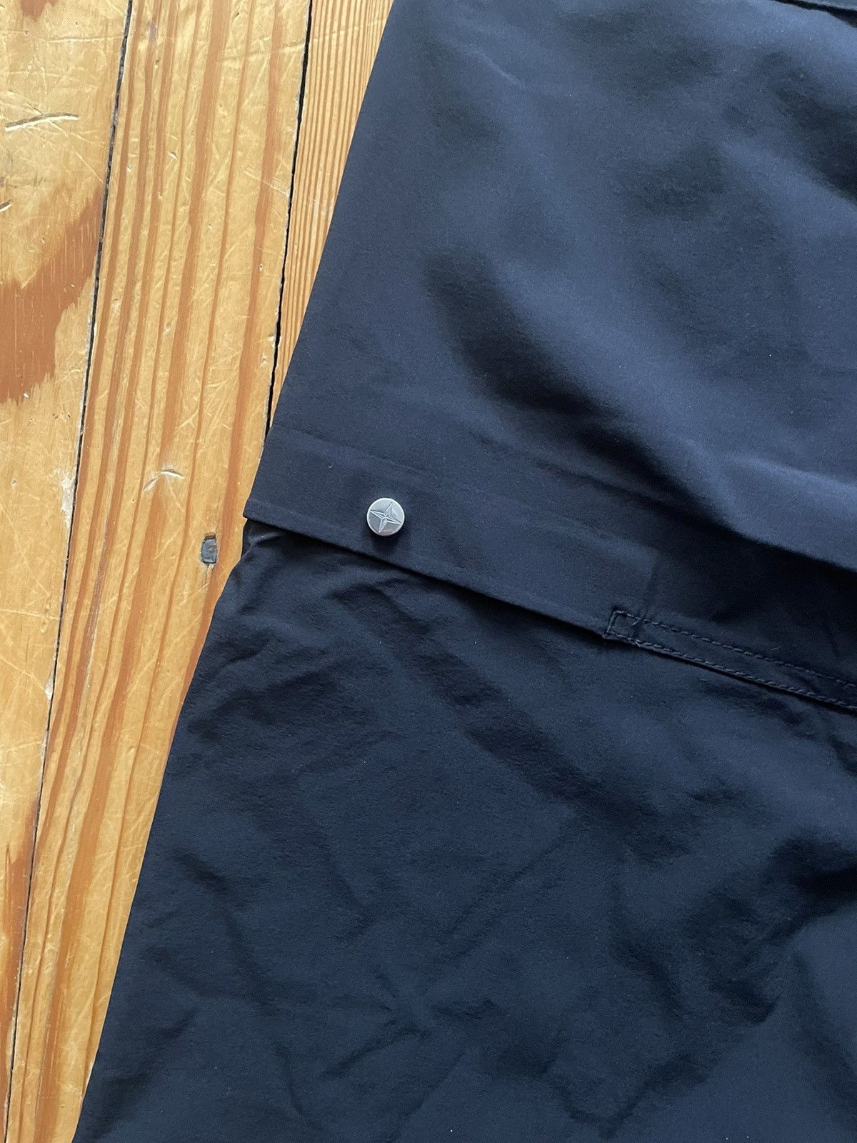 Stone Island Stone Island Stellina Logo Shorts Tech Cargo Black Size US 32 / EU 48 - 3 Thumbnail