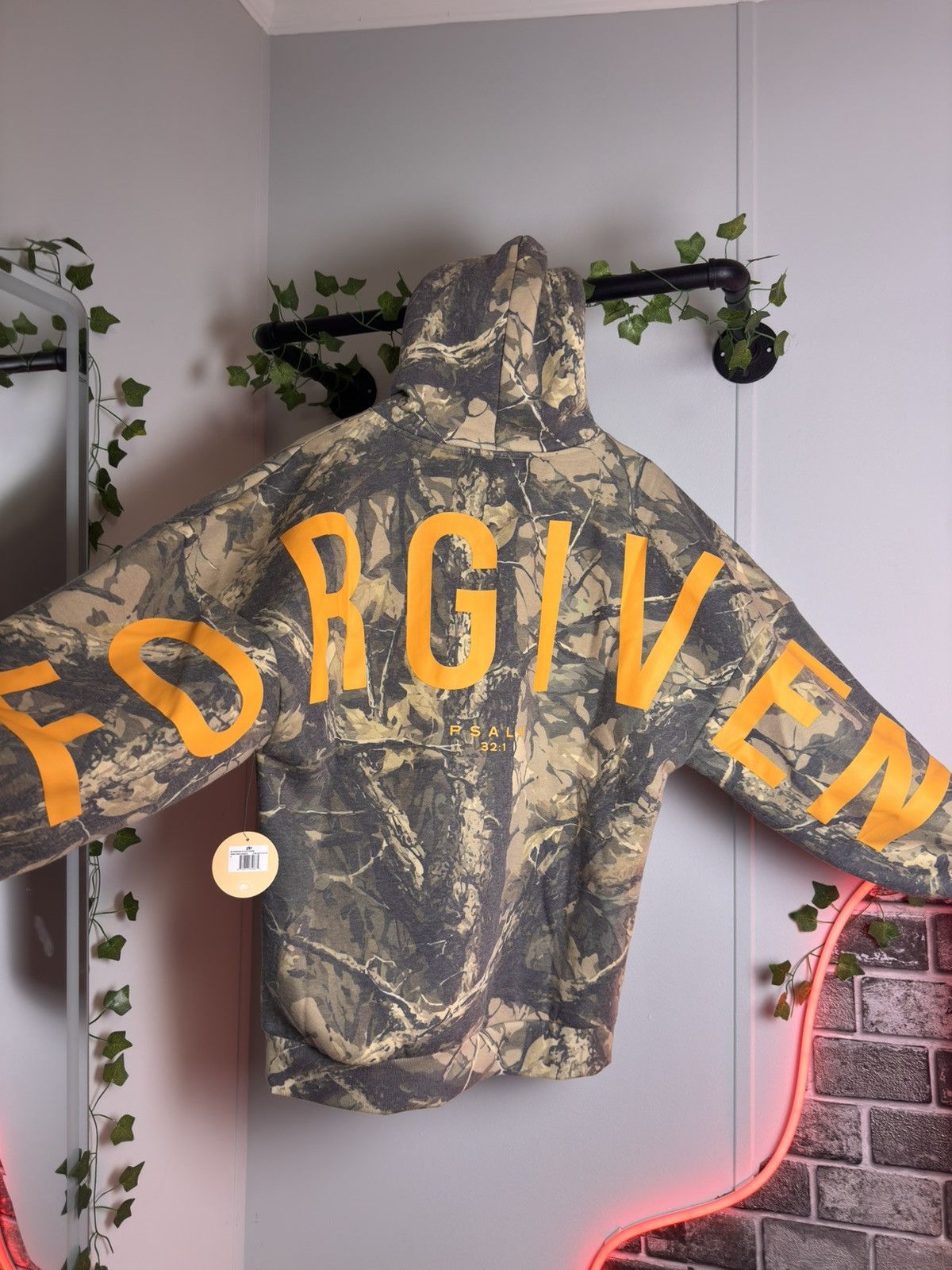 Other GLO Camo Hoodie “Forgiven” Orange Graphic Size Small NWT Size US S / EU 44-46 / 1 - 3 Thumbnail