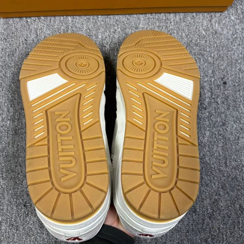 Louis Vuitton Louis Vuitton White cow leather round-toed lace-up low-cut Size US 7 / EU 40 - 6 Thumbnail