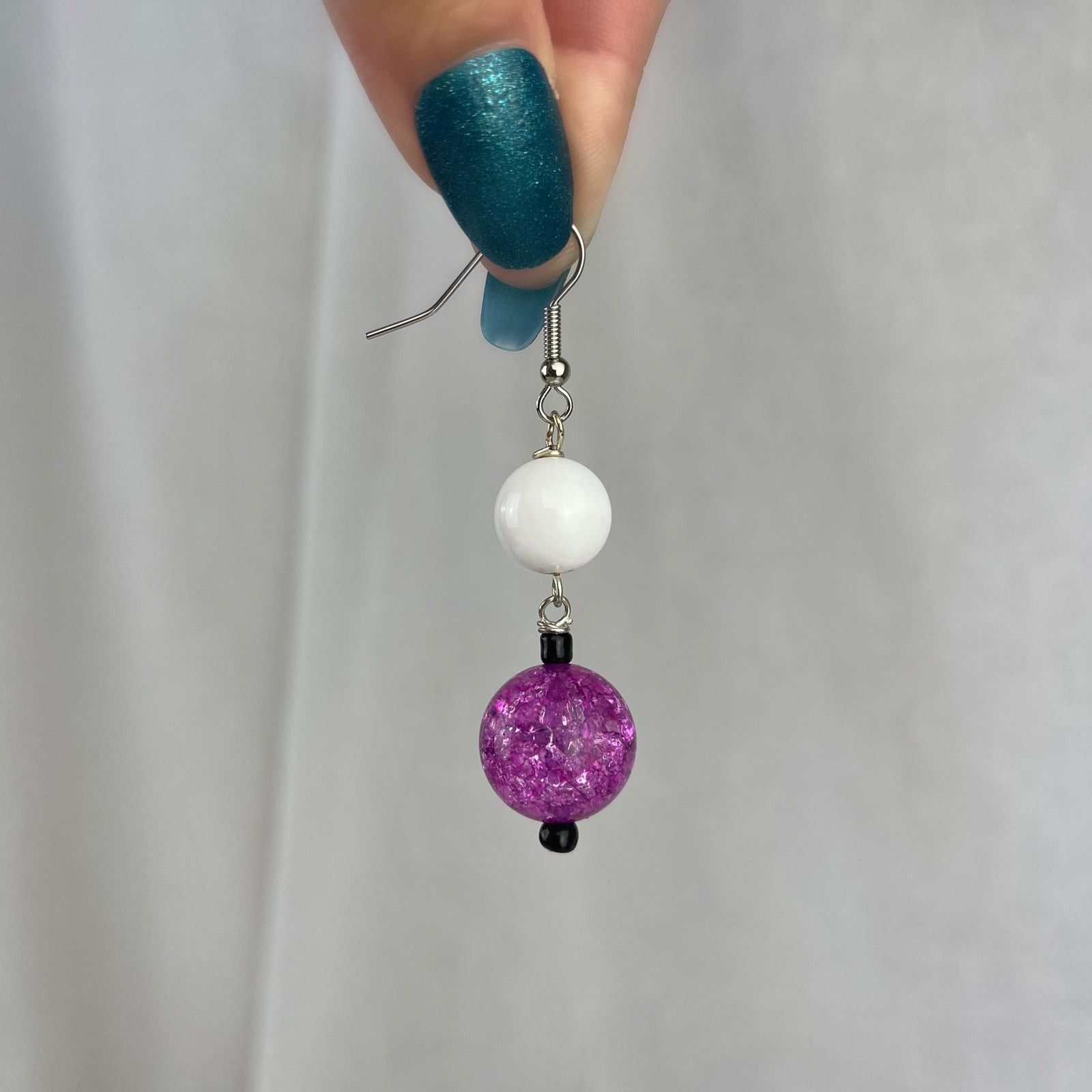 Handmade Crackle Glass Magenta Cream White Bead Earrings Handmade Size ONE SIZE - 4 Thumbnail