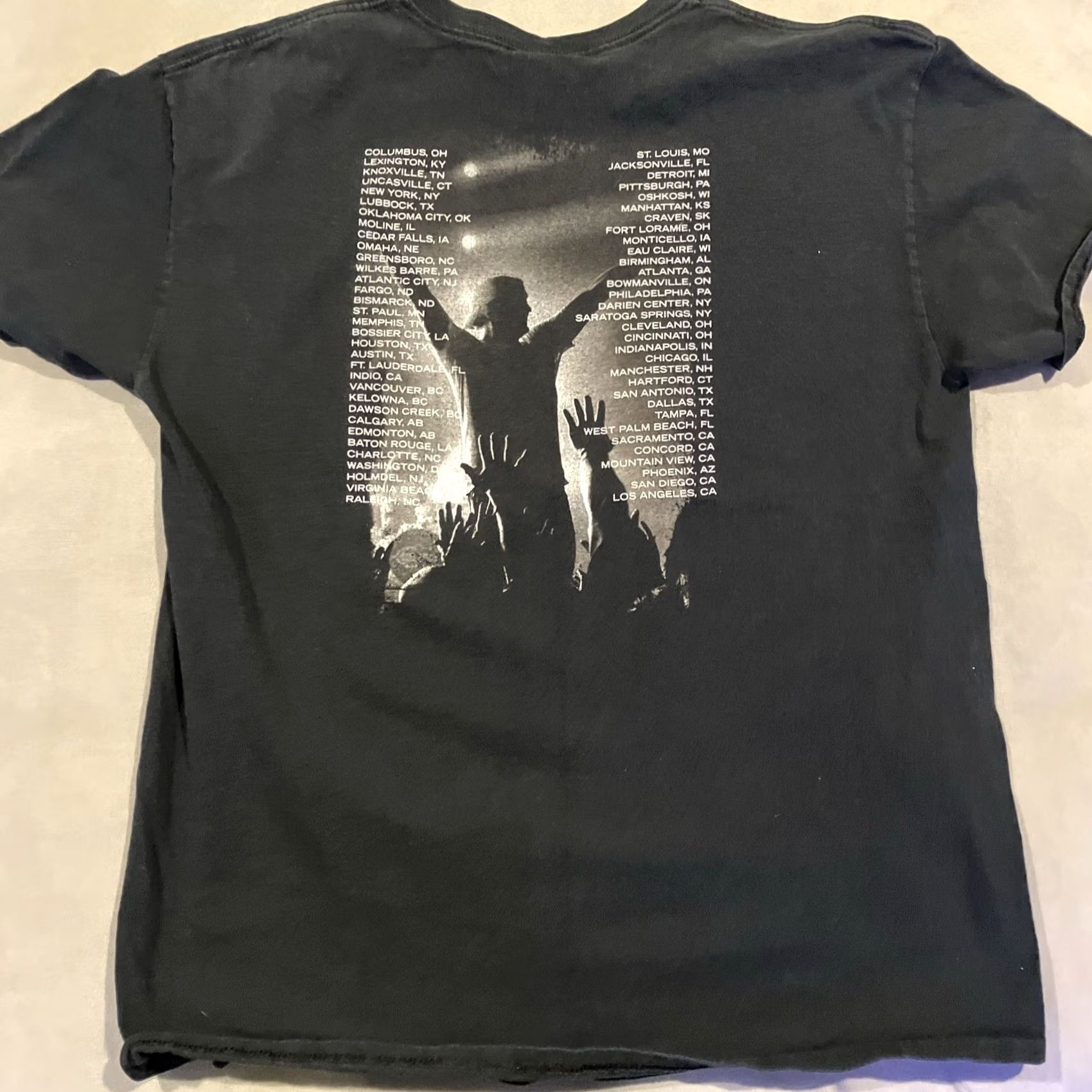 Gildan VINTAGE Luke Bryan 2014 That's My Kind Of Night Tour Concert T Shirt L Black Mens T-Shirt Size US L / EU 52-54 / 3 - 4 Thumbnail