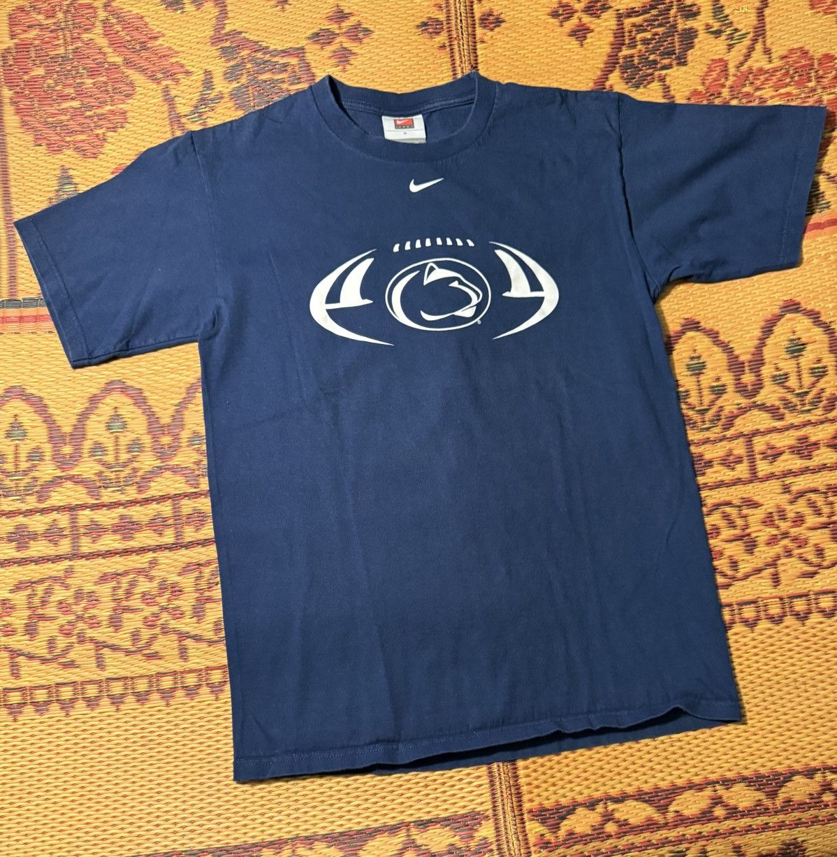 Nike Vintage Nike Y2K Penn State Center Swoosh T Shirt Size US L / EU 52-54 / 3 - 1 Thumbnail