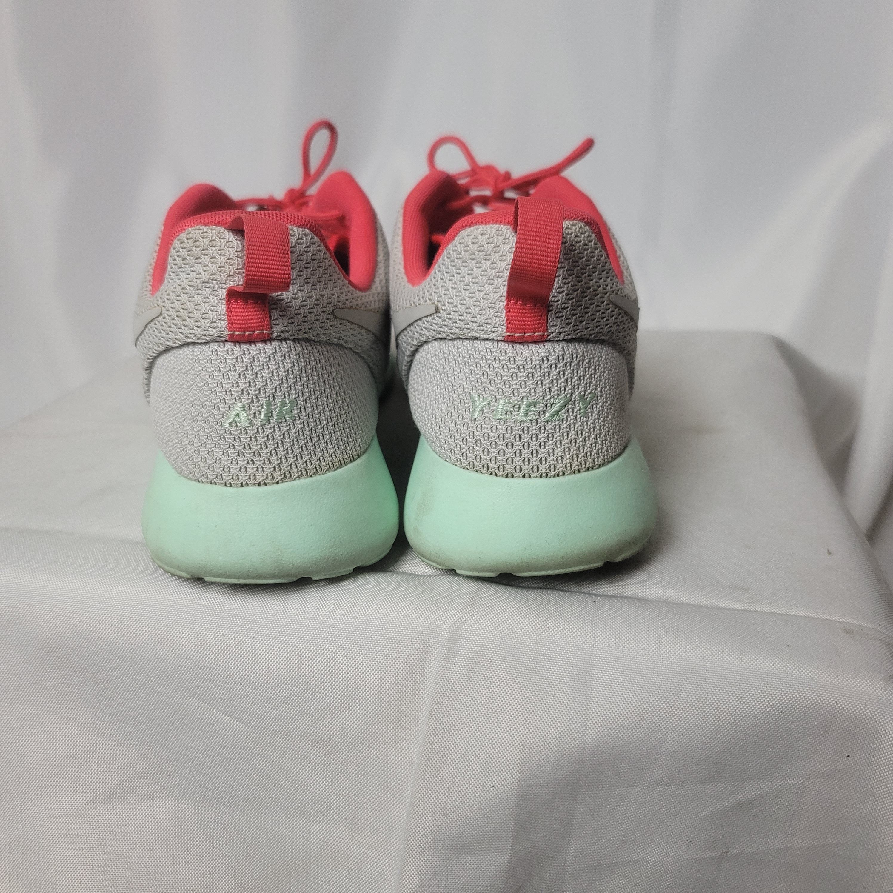 Nike Nike Roshe "Pure Platinum" Size US 9 / EU 42 - 6 Thumbnail