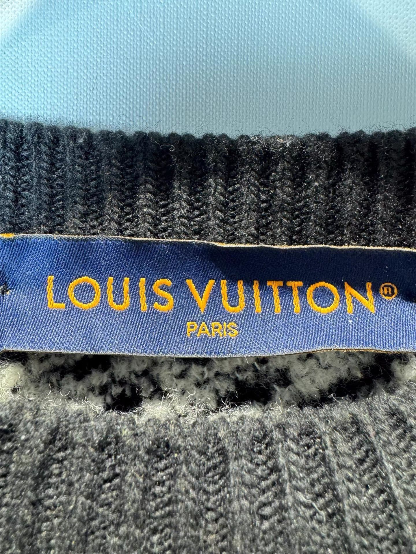 Louis Vuitton Louis Vuitton SS25 Damier Letter Wool Knit Sweater K36 Size US L / EU 52-54 / 3 - 3 Thumbnail