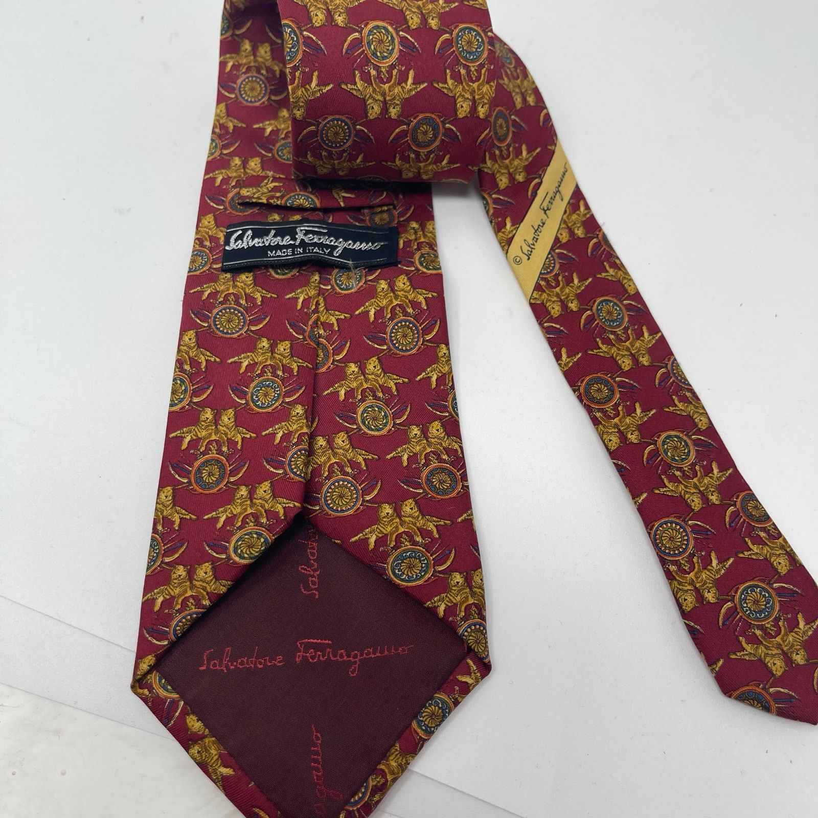 Salvatore Ferragamo Vintage Salvatore Ferragamo red and gold silk tie Size ONE SIZE - 2 Thumbnail