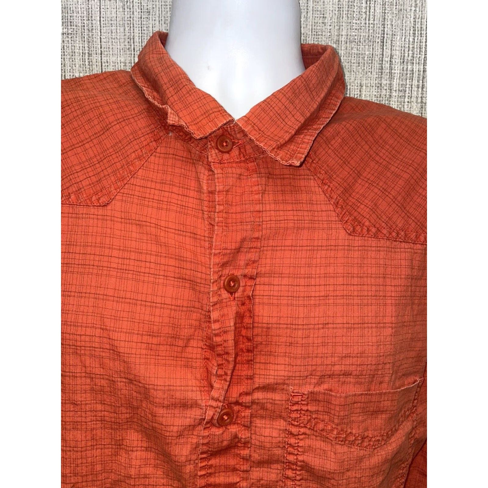Mountain Hardwear VINTAGE Mountain Hardwear Button-Down Shirt Mens L Orange Short Sleeve Shirt Mens L Orange Mountain Hardwear Shirt (adjust if not vintage) Size US L / EU 52-54 / 3 - 2 Thumbnail