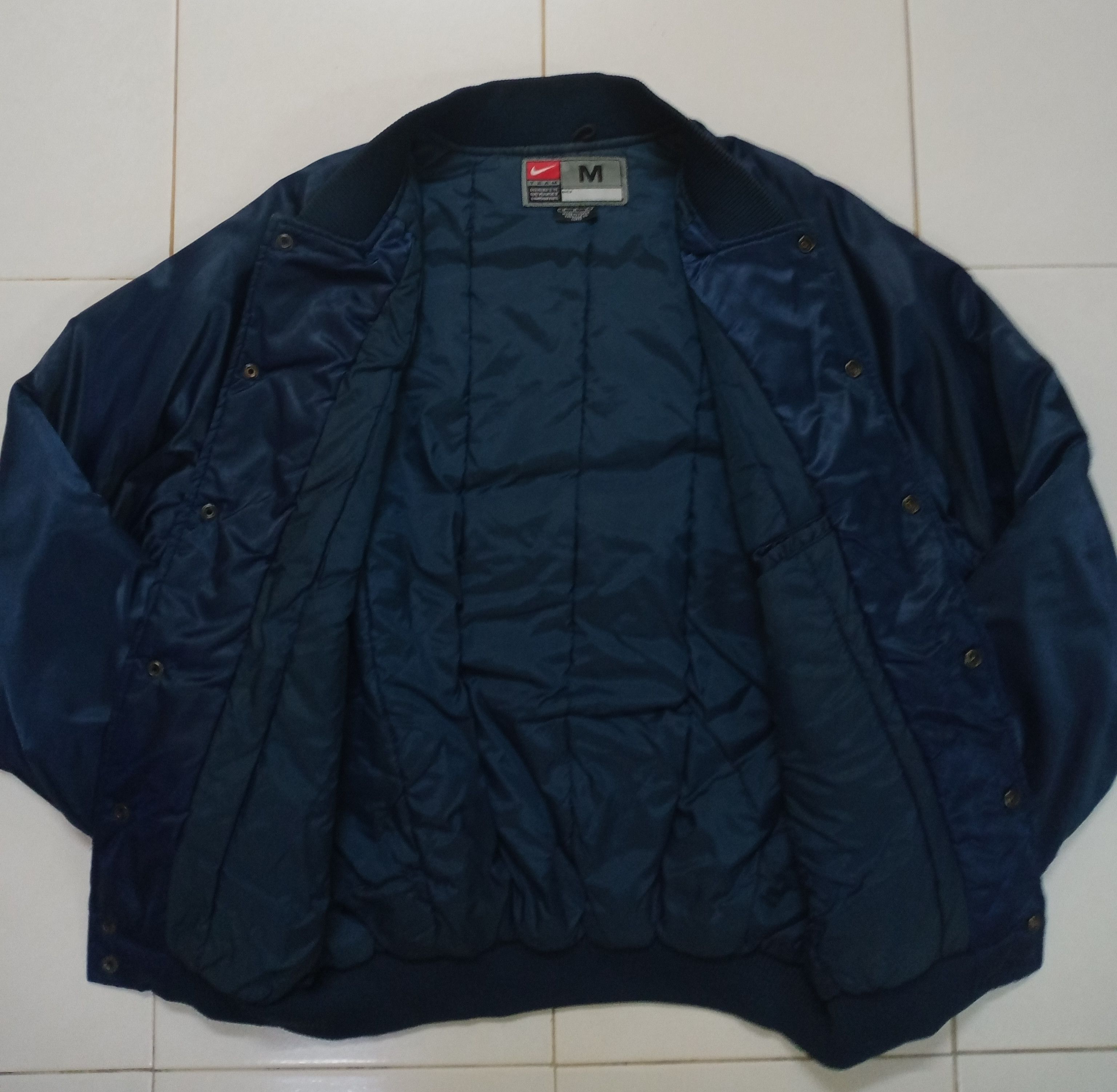 Nike Vintage Nike New York Yankees Satin Varsity Jacket Size US L / EU 52-54 / 3 - 9 Thumbnail