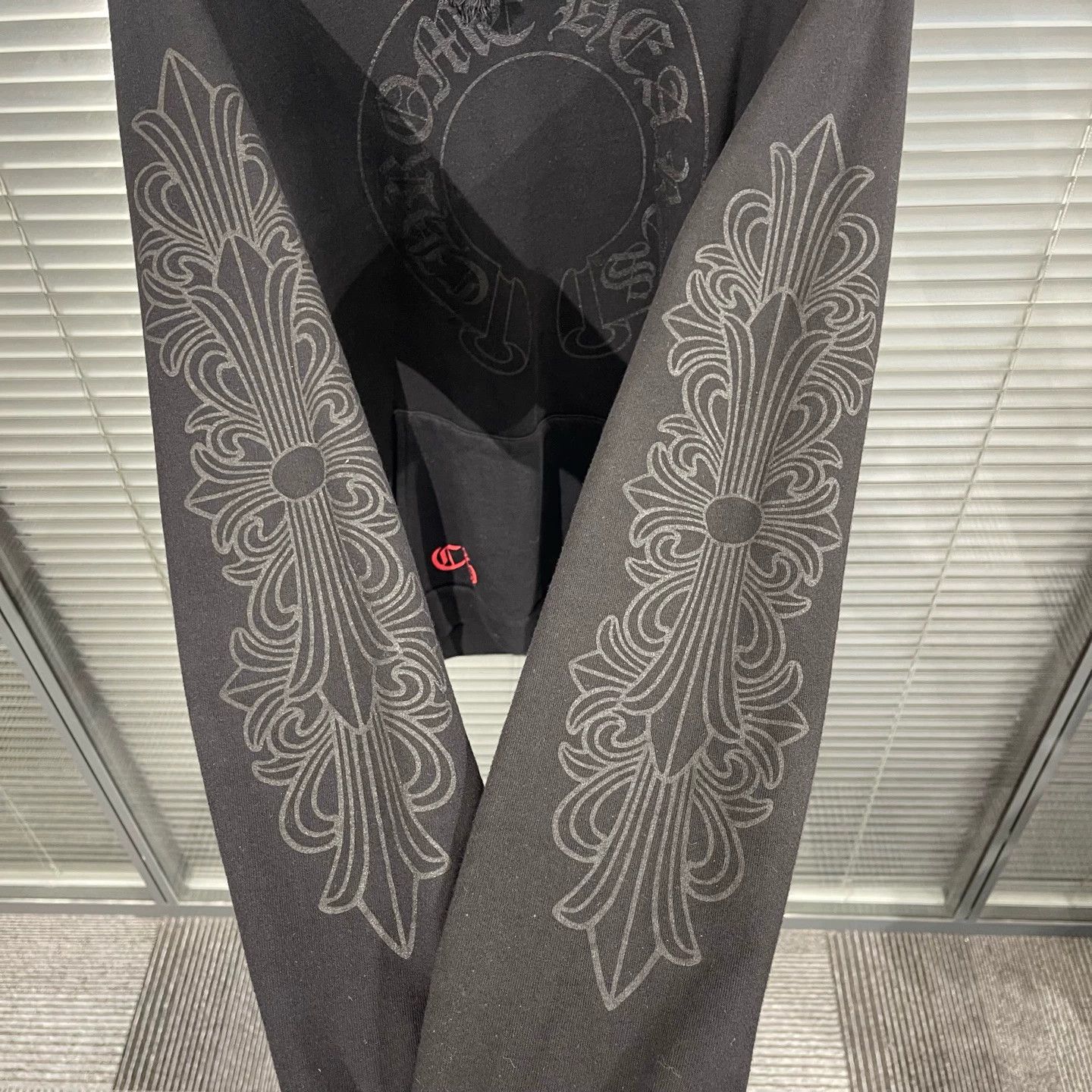 Chrome Hearts Chrome Hearts Red Lips Hidden Sleeve Hoodie (L, Like New) Size US L / EU 52-54 / 3 - 6 Thumbnail