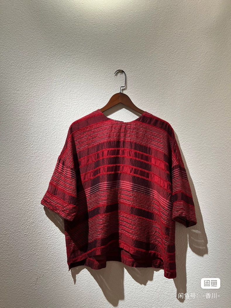 Issey Miyake Issey Miyake size:2 Deep brick red pleated top T-shirt Size XS / US 0-2 / IT 36-38 - 2 Thumbnail