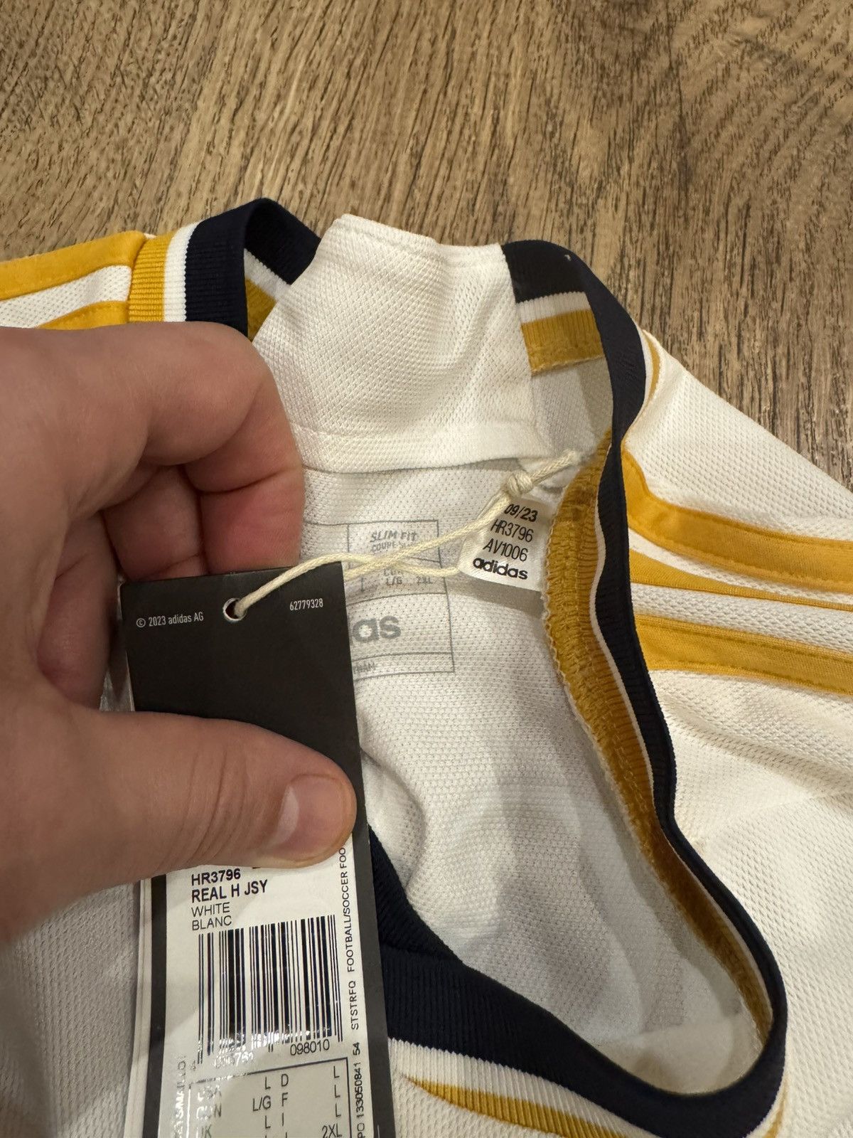 Adidas REAL MADRID CF 2023/2024 HOME FOOTBALL JERSEY SIZE L HR3796 Size US L / EU 52-54 / 3 - 8 Thumbnail