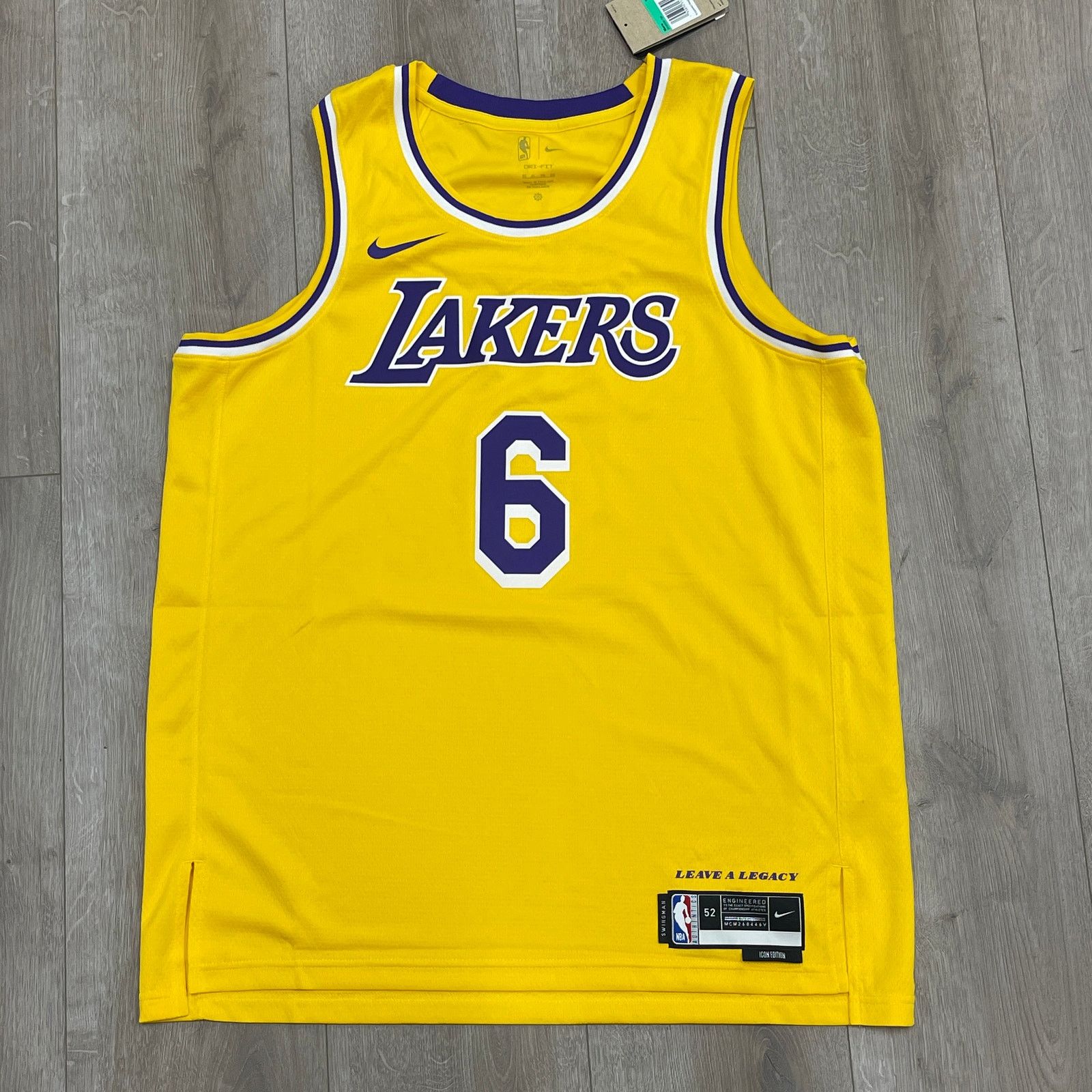 Nike Nike Los Angeles Lakers LeBron James #6 Icon Jersey size XL Size US XL / EU 56 / 4 - 1 Thumbnail
