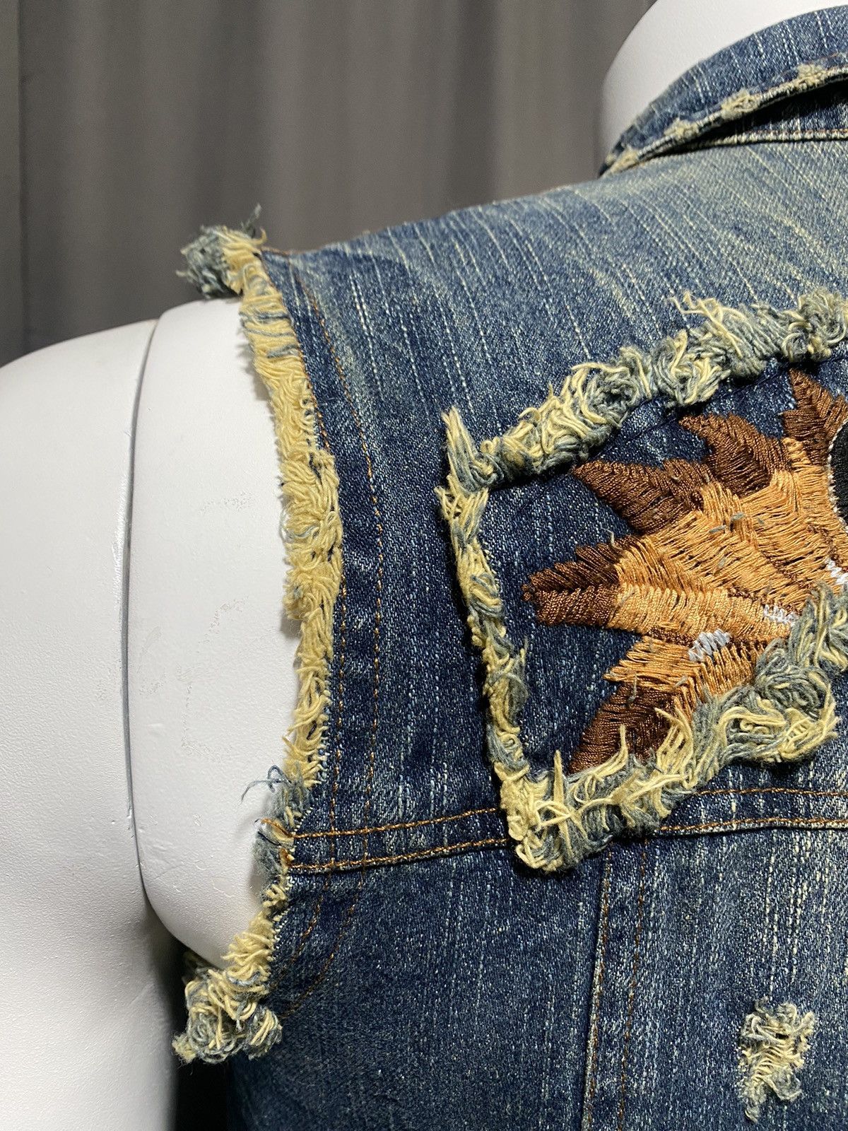 In The Attic × Japanese Brand Punk Indigo Denim Distressed Embroidered Vest Size US M / EU 48-50 / 2 - 13 Thumbnail