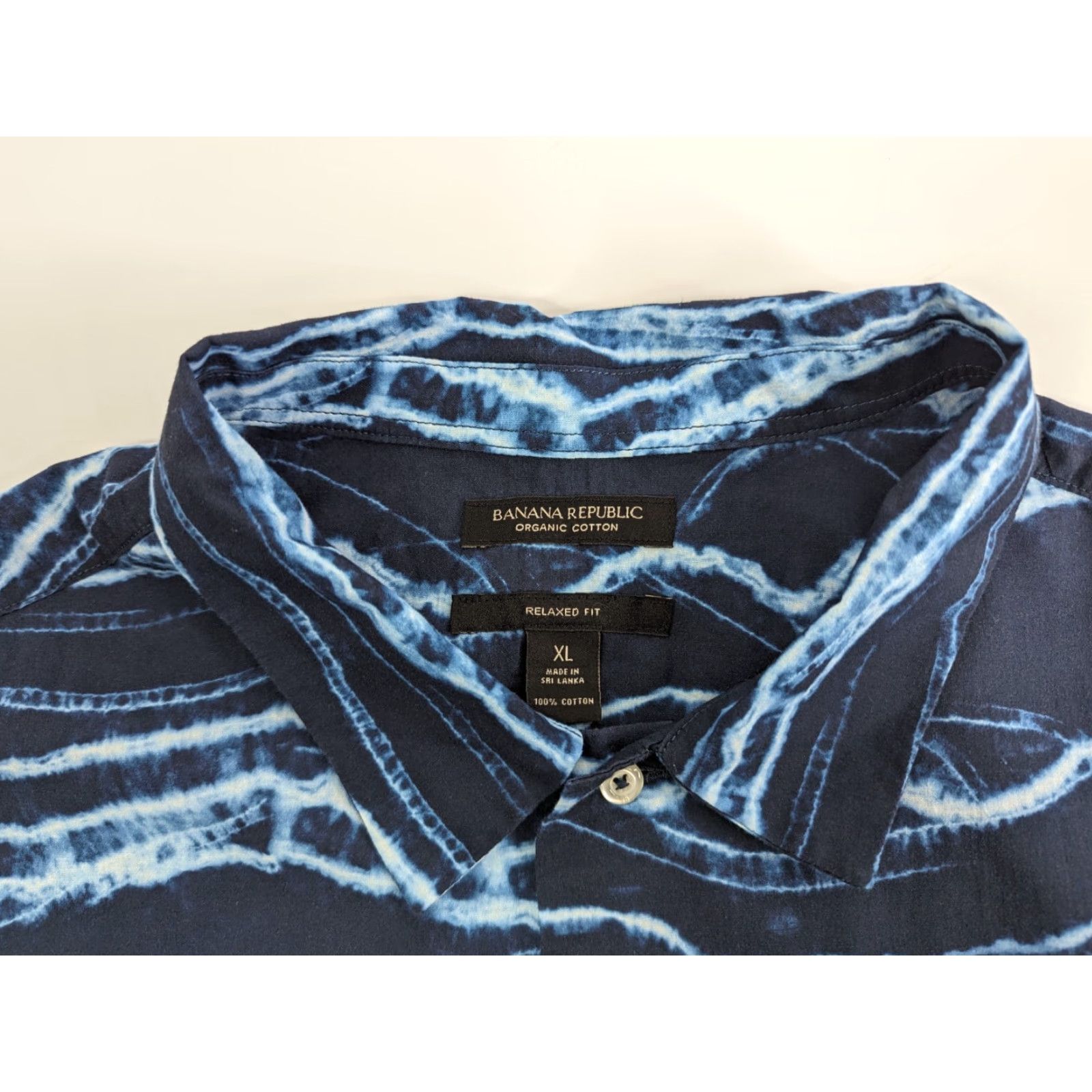 Banana Republic Banana Republic Men's Relaxed Fit Organic Cotton Navy Resort Shirt XL Short Sleeve Button-Up Collared Floral Pattern Resortwear Casual Women's? Size US M / EU 48-50 / 2 - 5 Thumbnail