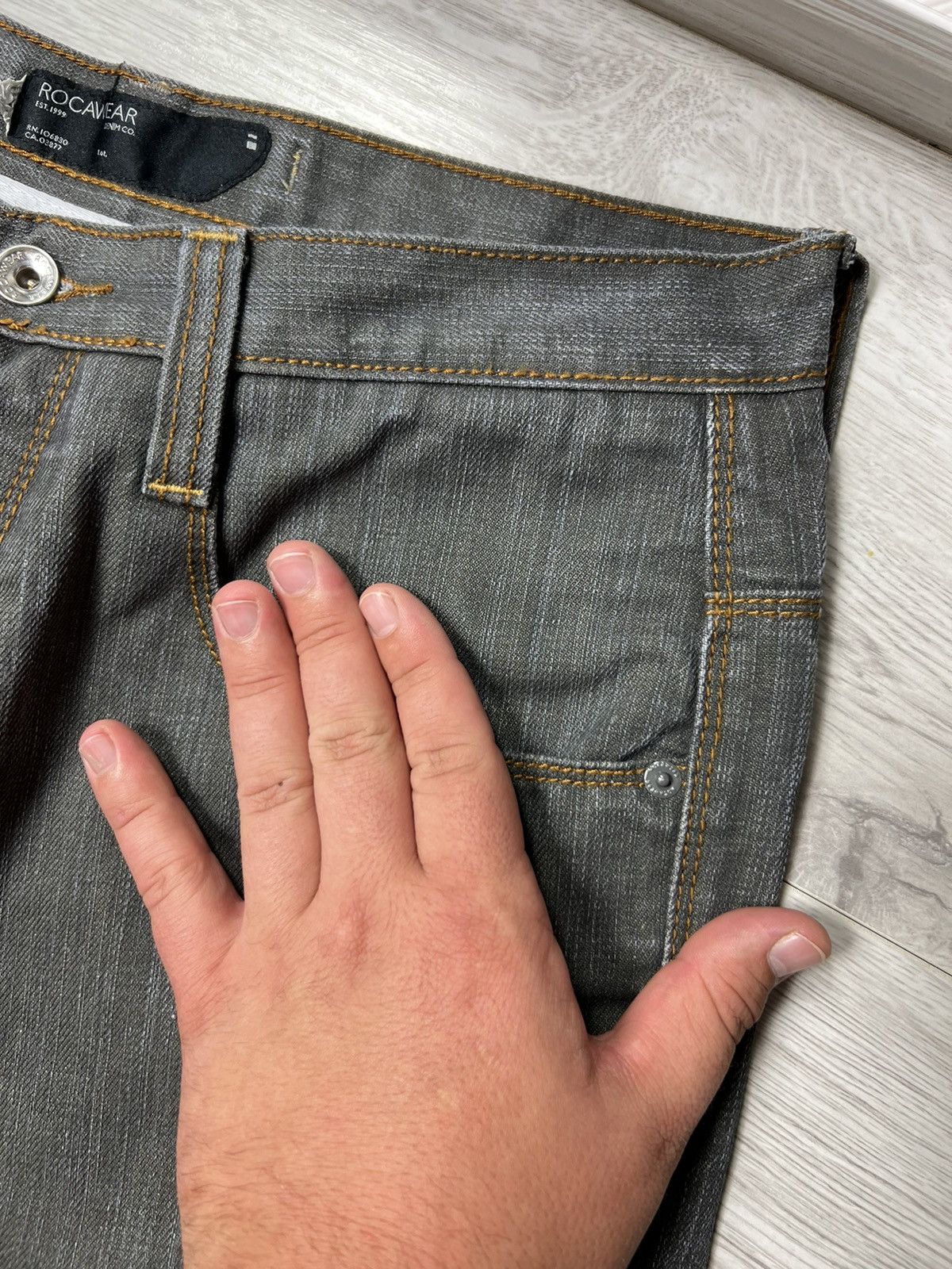 Rocawear × Vintage Vintage Rocawear Embroidered Pocket Logo Jeans Denim Pants Size US 32 / EU 48 - 12 Thumbnail