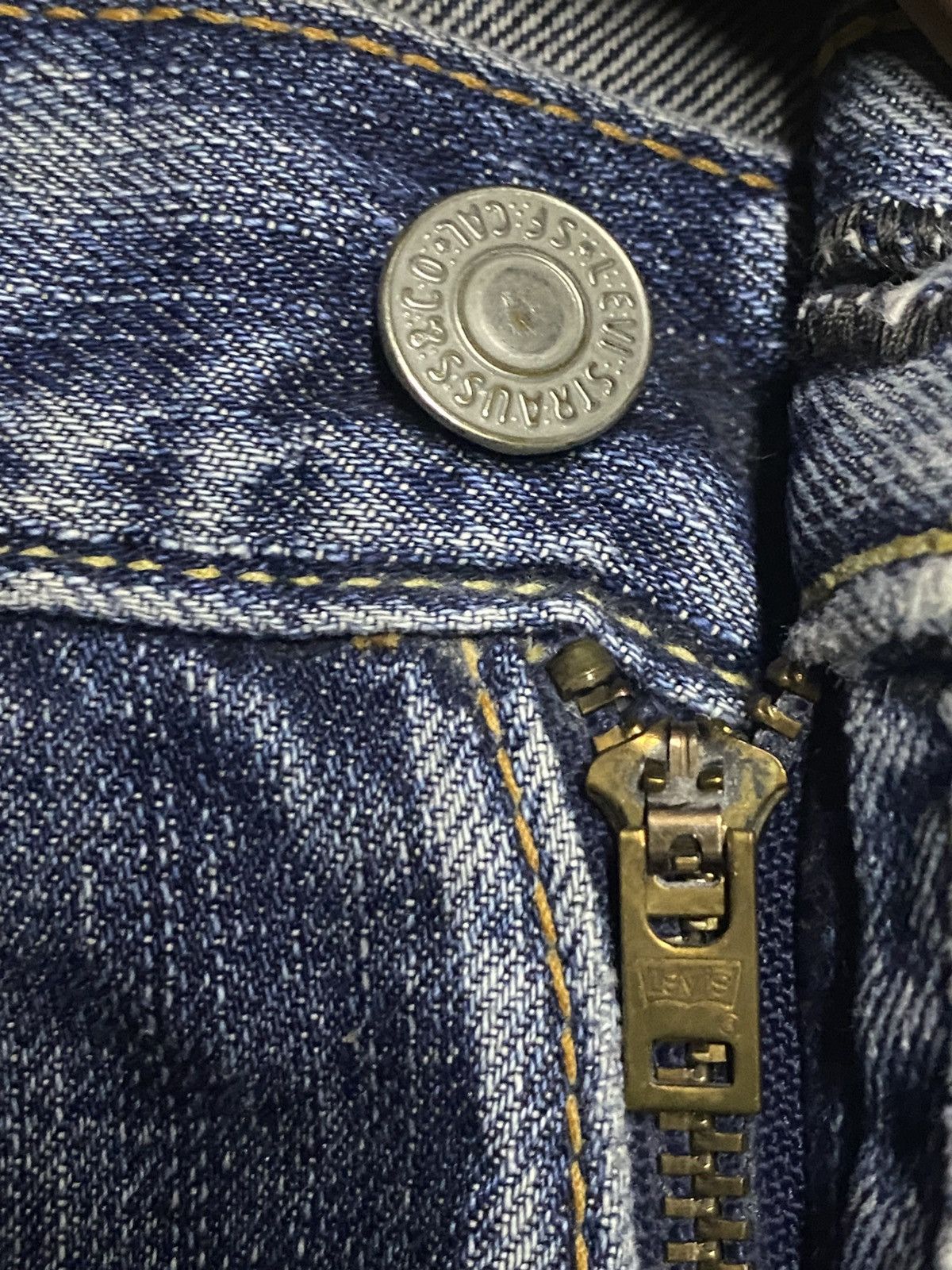 Levi's Vintage Levis 702 Blue Wash Distressed Loose Jeans Size US 31 - 9 Thumbnail