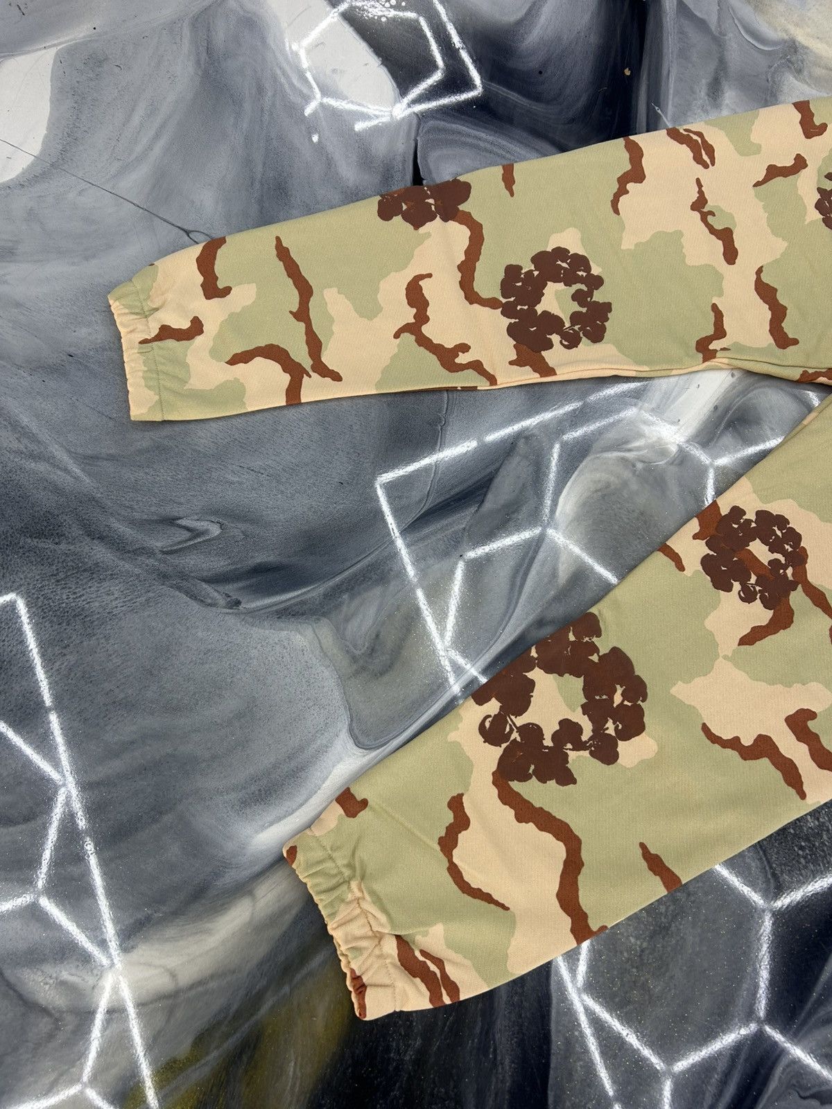 DENIM TEARS Denim Tears Tan Camo Cotton Wreath Sweatpants Size M Size US 32 / EU 48 - 4 Thumbnail