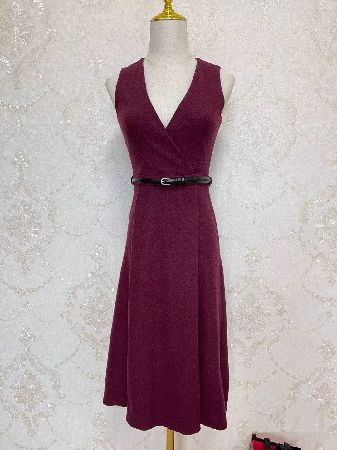 Gucci Gucci V-neck Off-shoulder Wool Dress Size M / US 6-8 / IT 42-44 - 1 Thumbnail