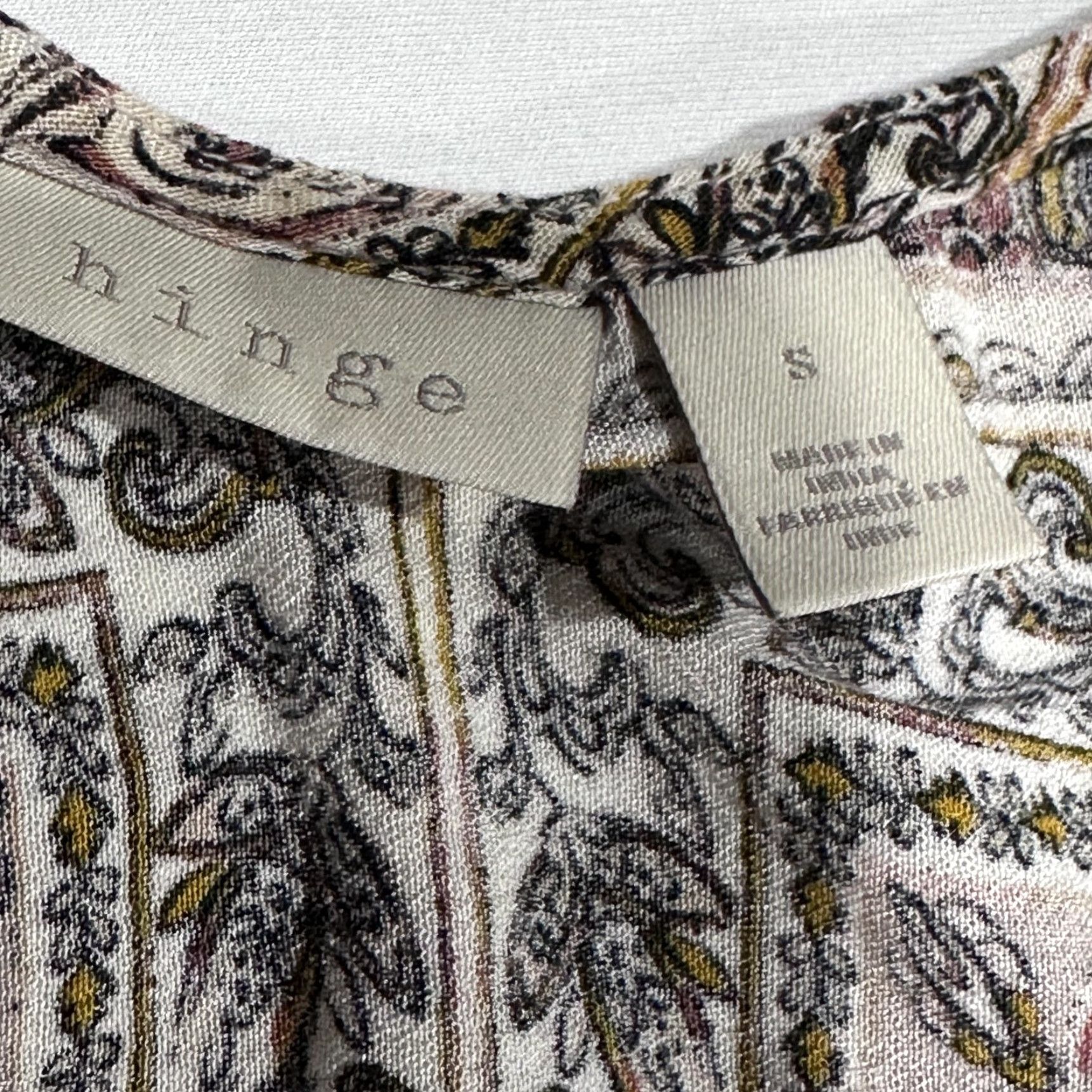 Pinko Hinge Dress Shift Knee Length Short Sleeve Braown Yellow Pink Paisley Bohemian V-Neck Pullover Lightweight Ladies S Regular Size 28" / US 6 / IT 42 - 3 Thumbnail